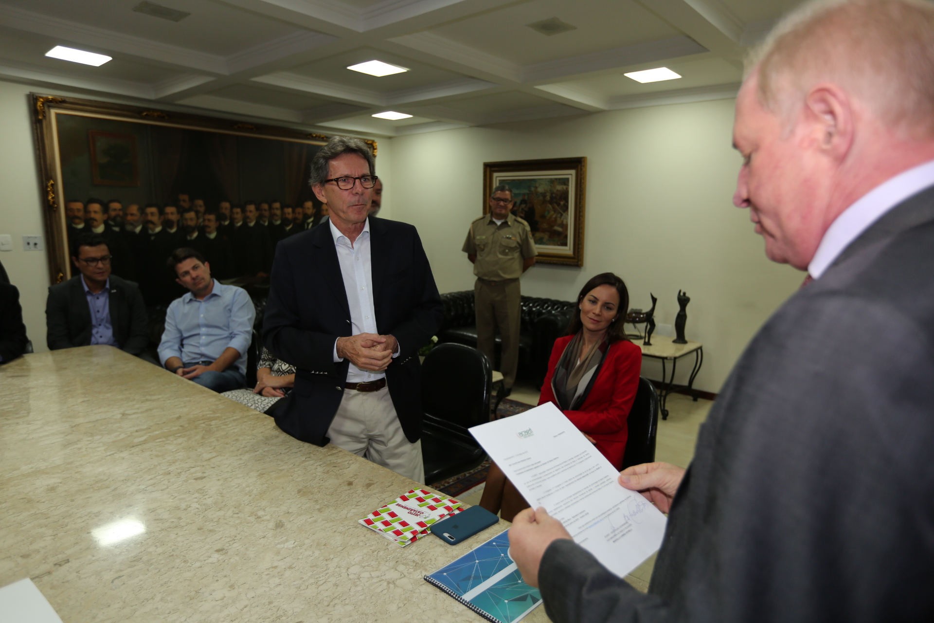 Presidente da Alesc, Aldo Schneider, Reúne-se com Representantes de Veículos da Acaert.
