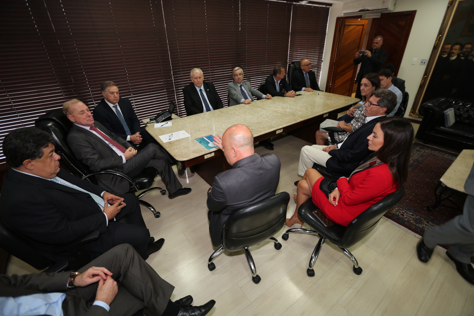 Presidente da Alesc, Aldo Schneider, Reúne-se com Representantes de Veículos da Acaert.