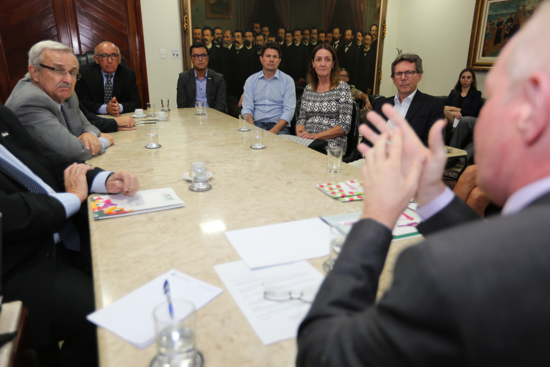 Presidente da Alesc, Aldo Schneider, Reúne-se com Representantes de Veículos da Acaert.