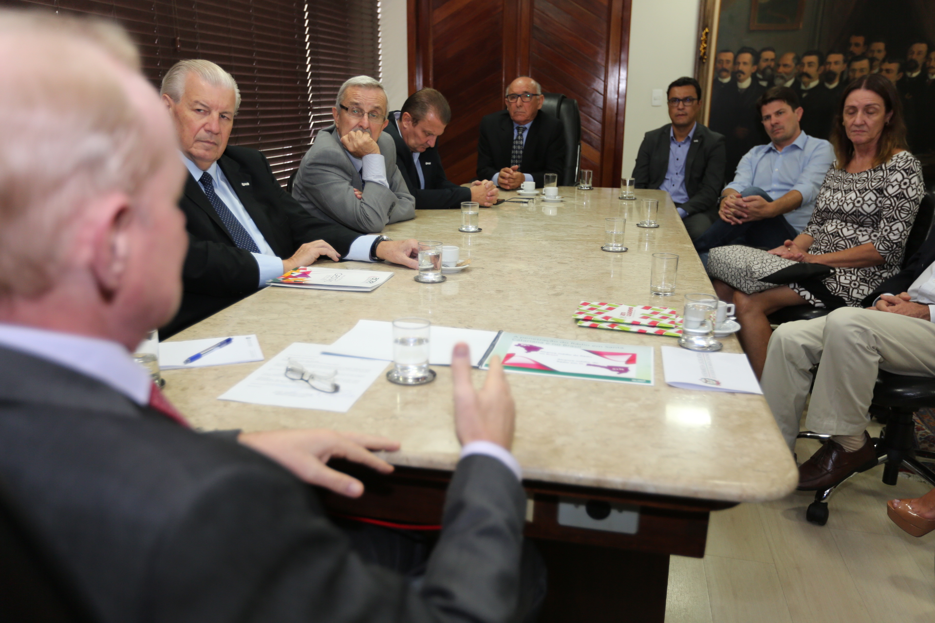 Presidente da Alesc, Aldo Schneider, Reúne-se com Representantes de Veículos da Acaert.