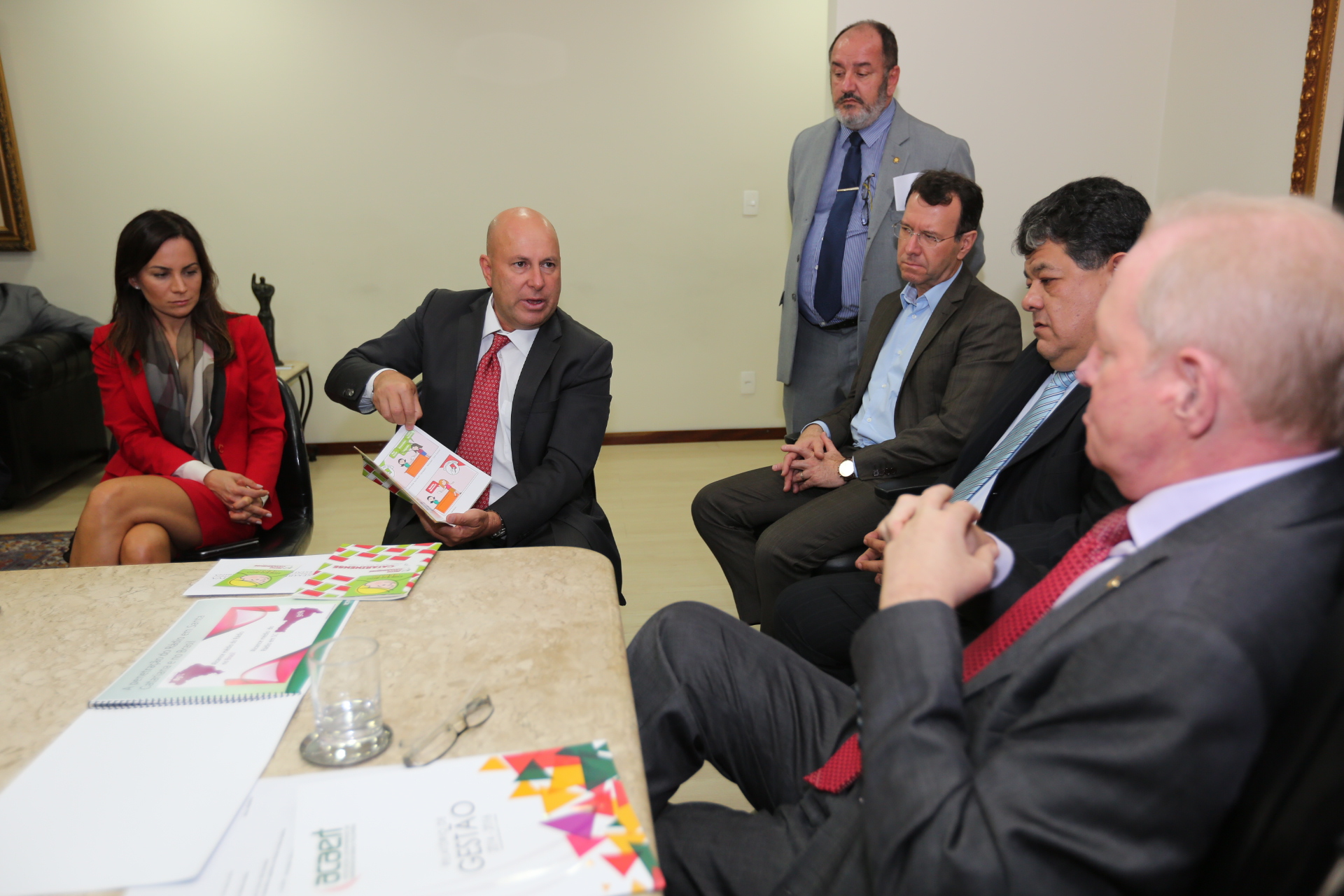 Presidente da Alesc, Aldo Schneider, Reúne-se com Representantes de Veículos da Acaert.