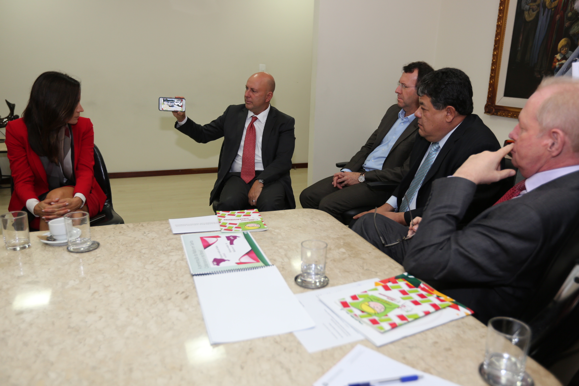 Presidente da Alesc, Aldo Schneider, Reúne-se com Representantes de Veículos da Acaert.