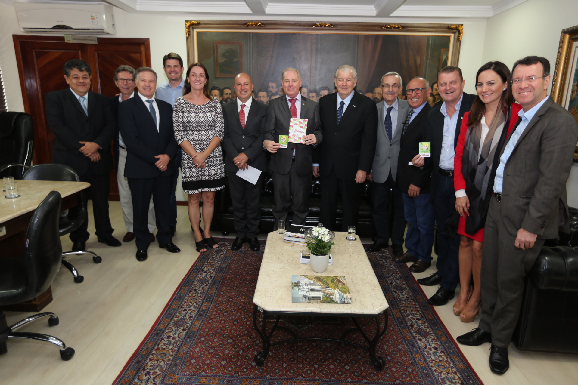 Presidente da Alesc, Aldo Schneider, Reúne-se com Representantes de Veículos da Acaert.