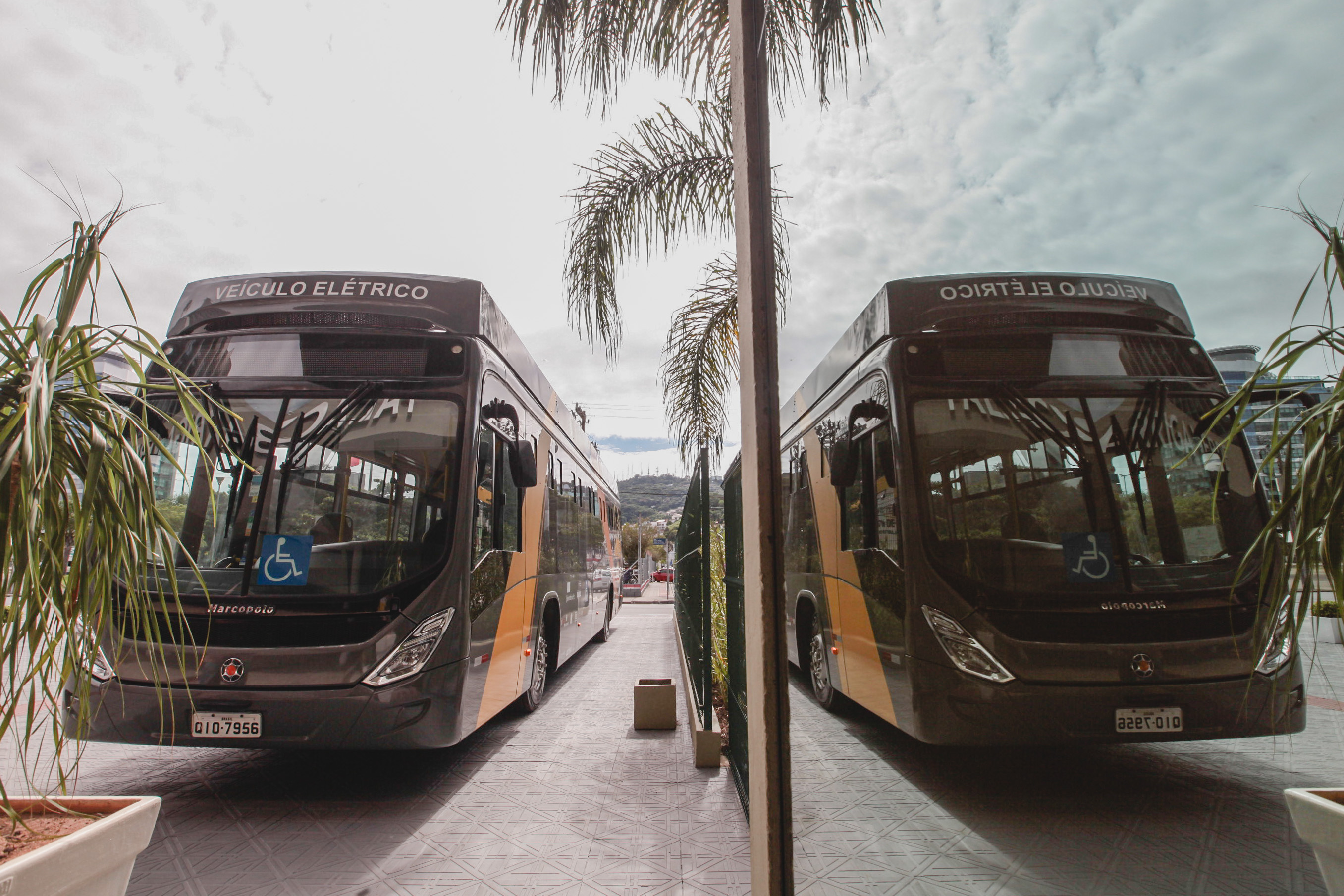 Ônibus Elétrico Alimentado por Energia Solar da UFSC.