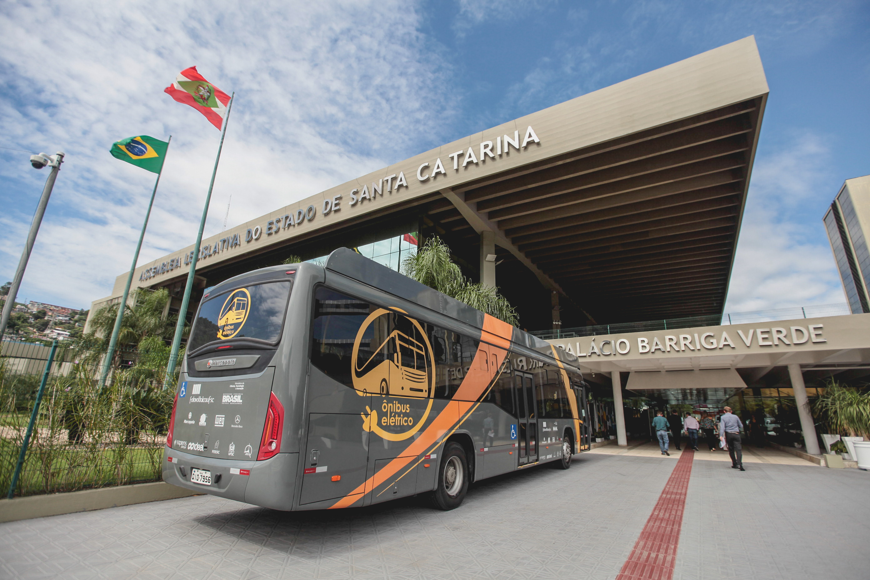 Ônibus Elétrico Alimentado por Energia Solar da UFSC.