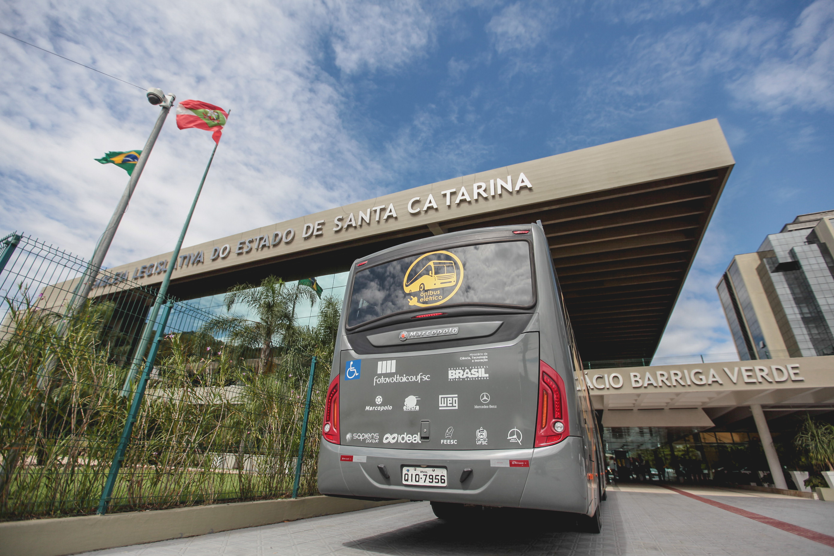 Ônibus Elétrico Alimentado por Energia Solar da UFSC.