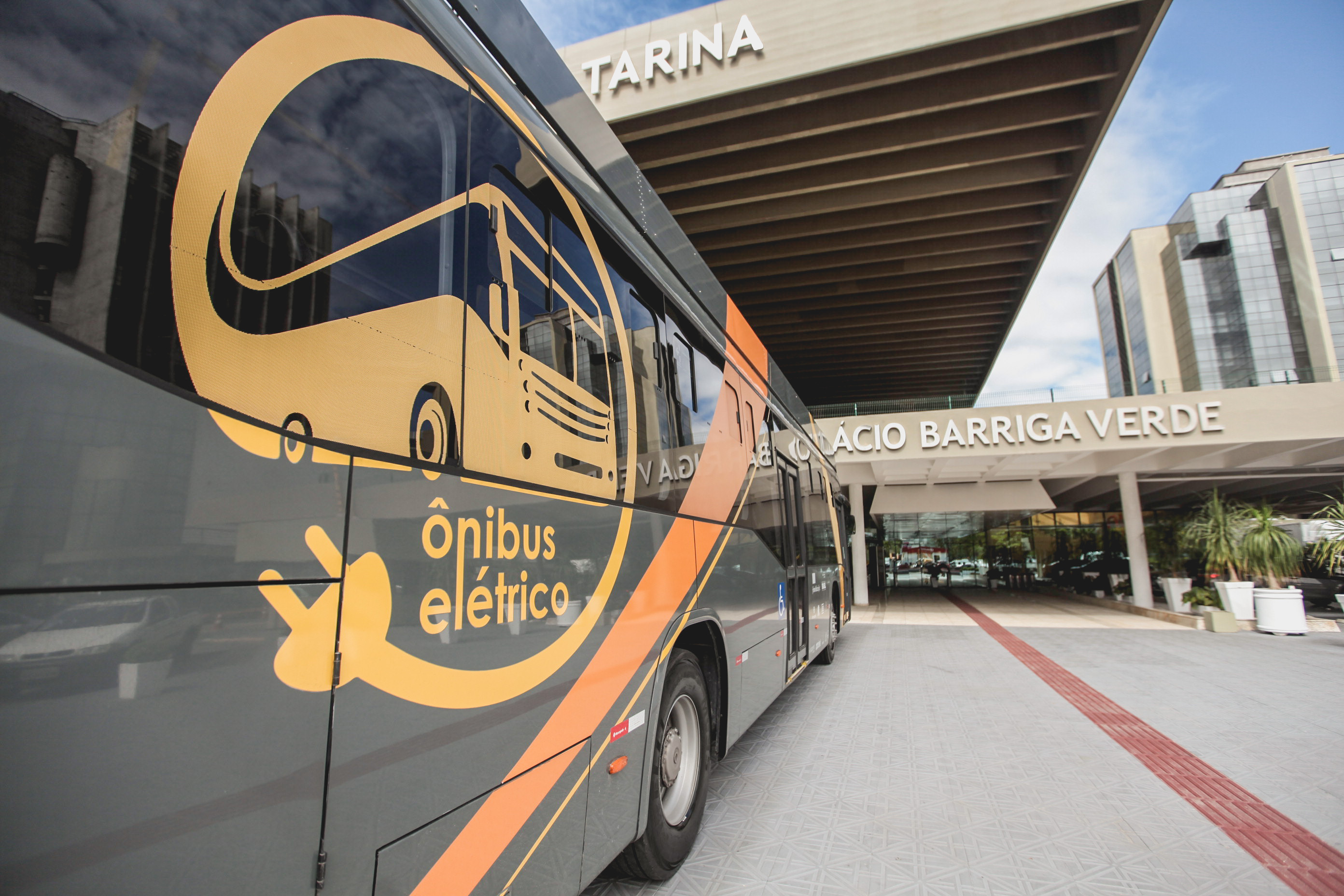 Ônibus Elétrico Alimentado por Energia Solar da UFSC.