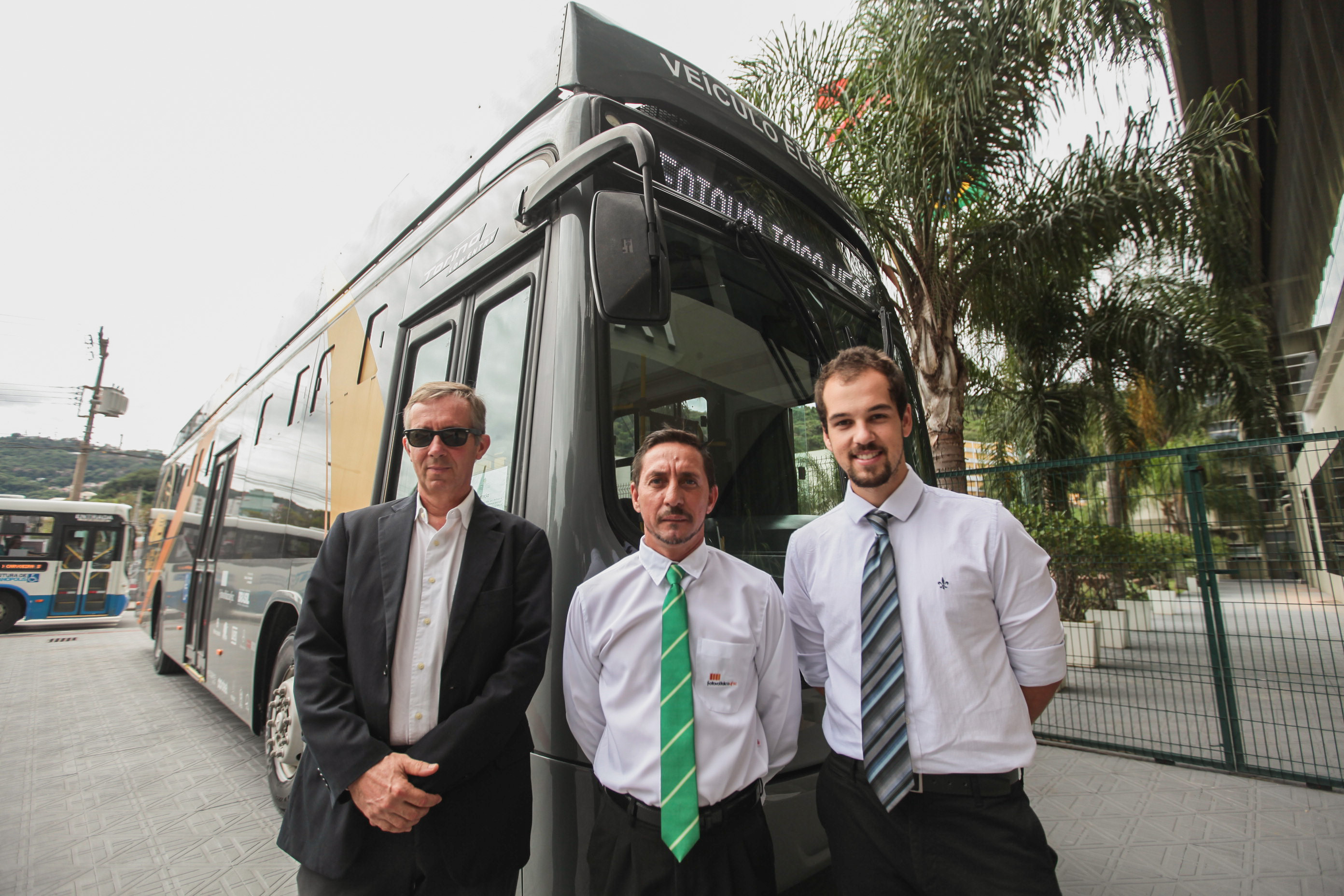Ônibus Elétrico Alimentado por Energia Solar da UFSC.