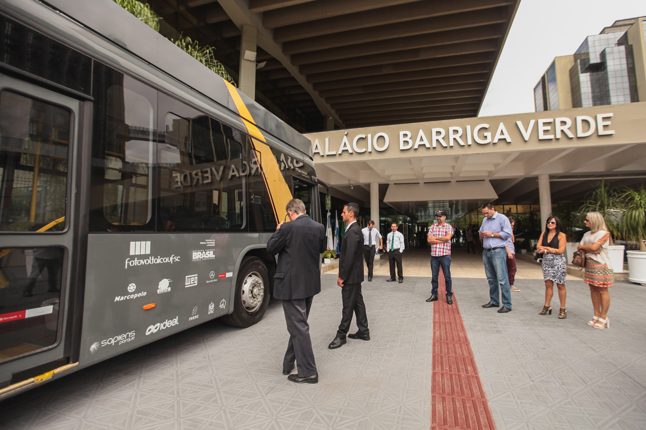 Ônibus Elétrico Alimentado por Energia Solar da UFSC.