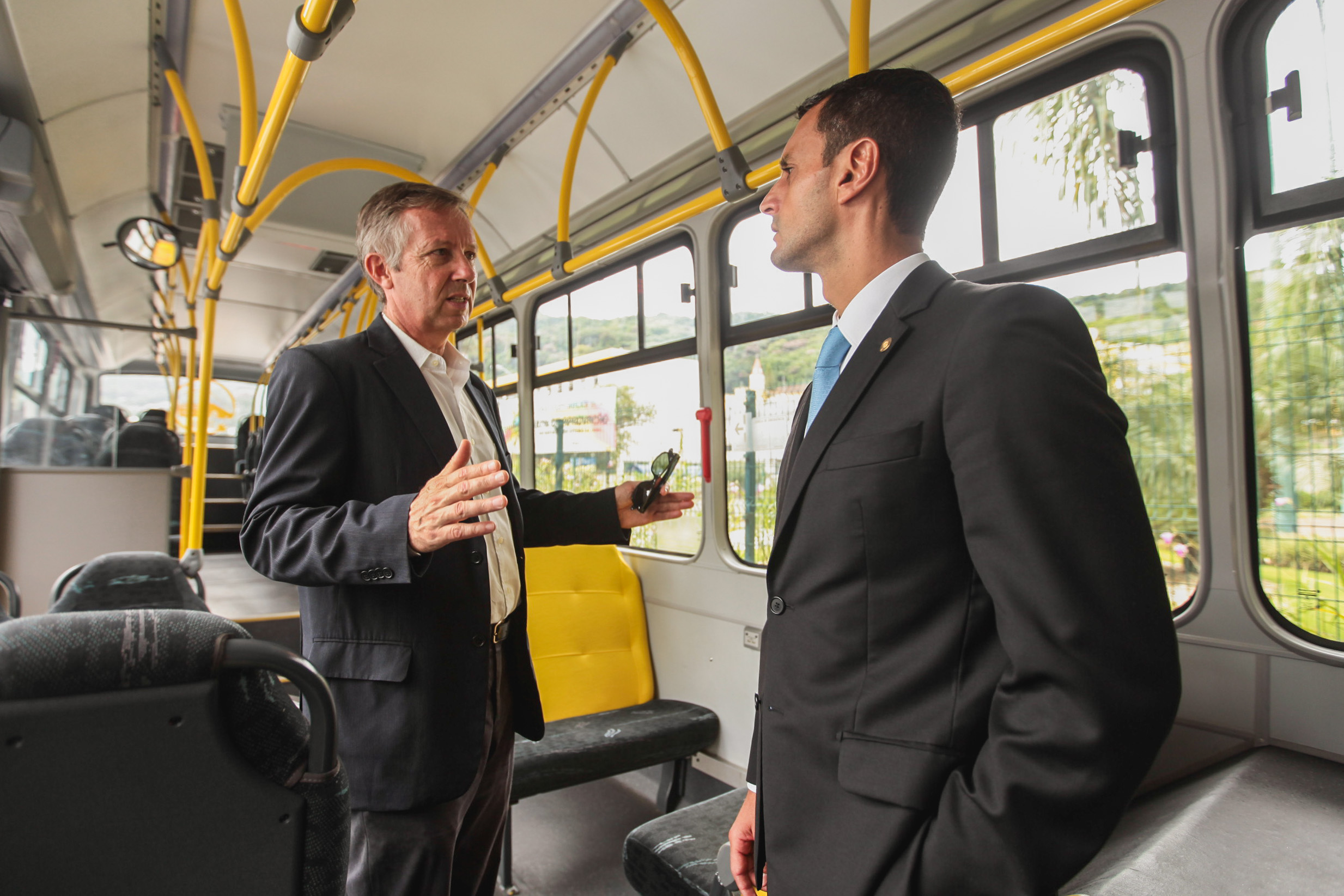 Ônibus Elétrico Alimentado por Energia Solar da UFSC.