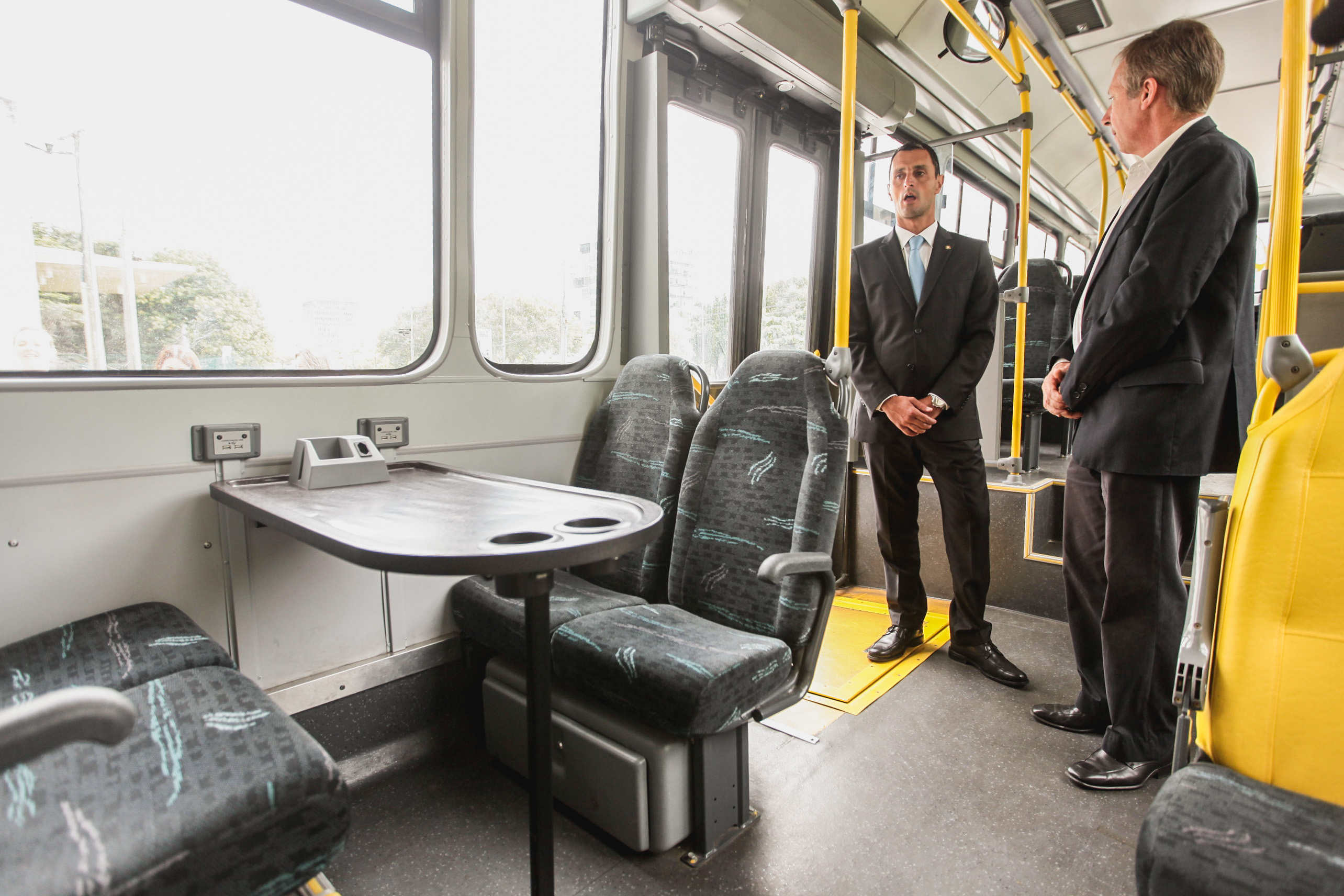 Ônibus Elétrico Alimentado por Energia Solar da UFSC.