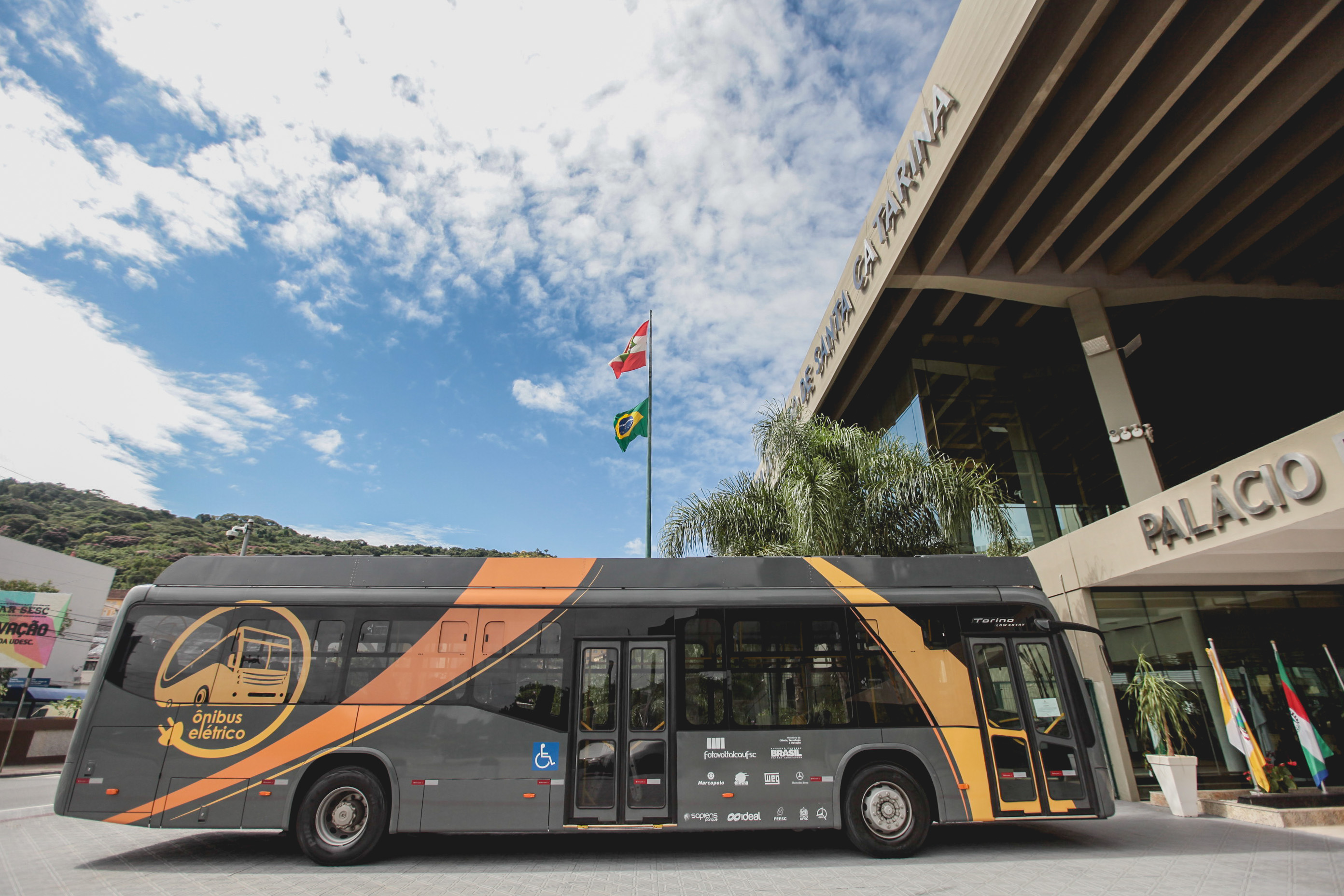 Ônibus Elétrico Alimentado por Energia Solar da UFSC.