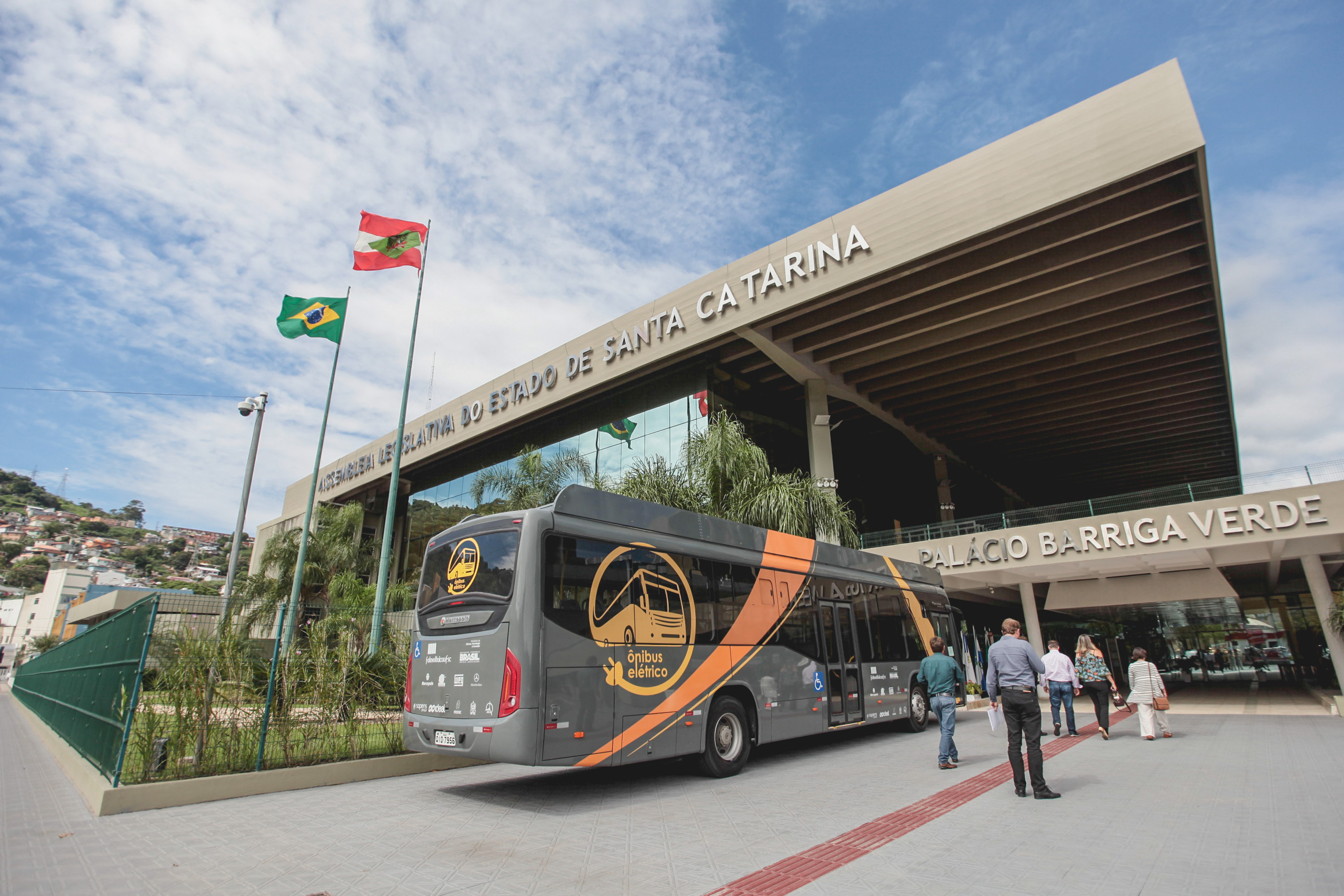 Ônibus Elétrico Alimentado por Energia Solar da UFSC.