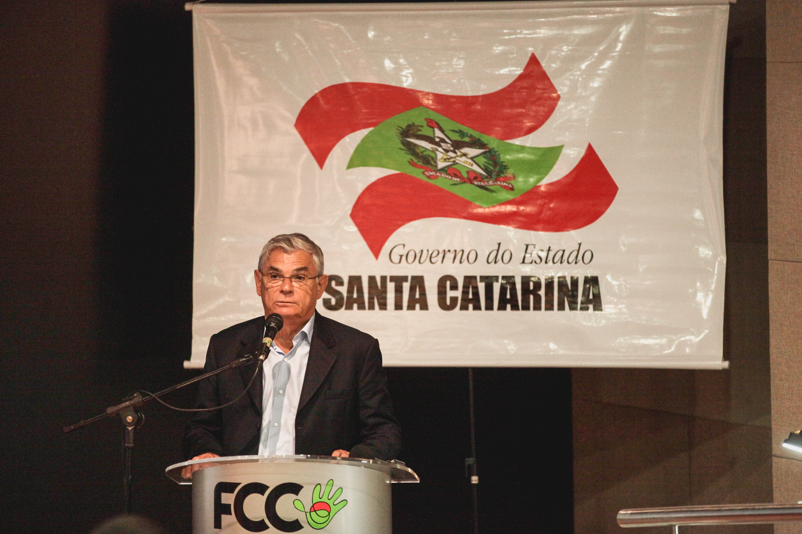 Governador Eduardo Pinho Moreira. Plano de Desenvolvimento Santa Catarina 2030.