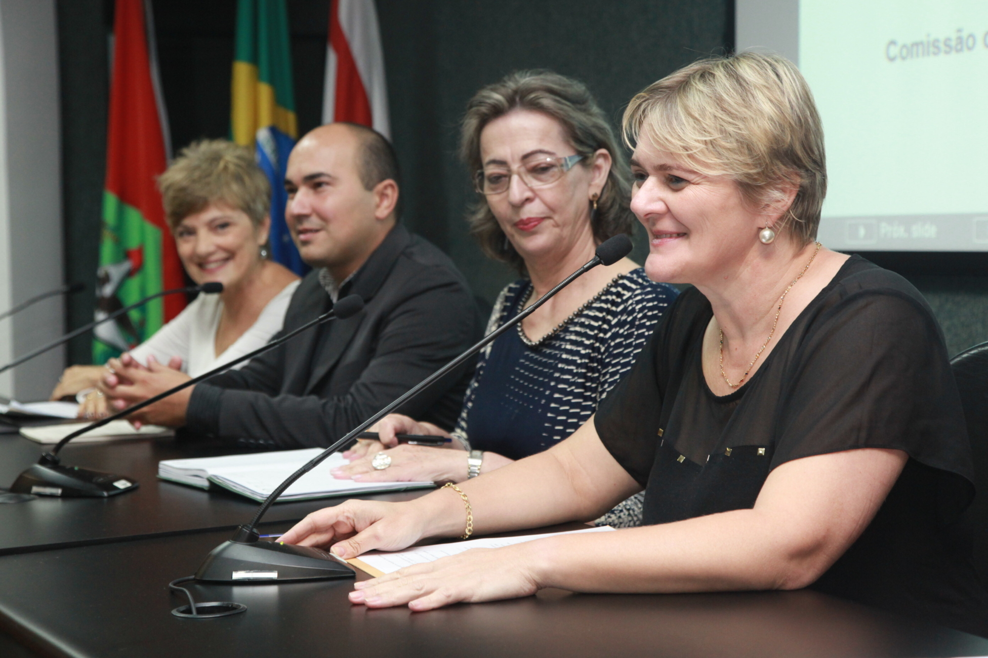 Profissionais reivindicam aumento do duodécimo da Udesc para curso de dança