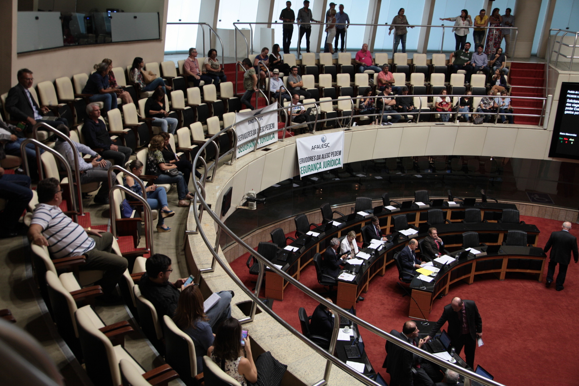 Pronunciamentos dos deputados na sessão desta terça (27)