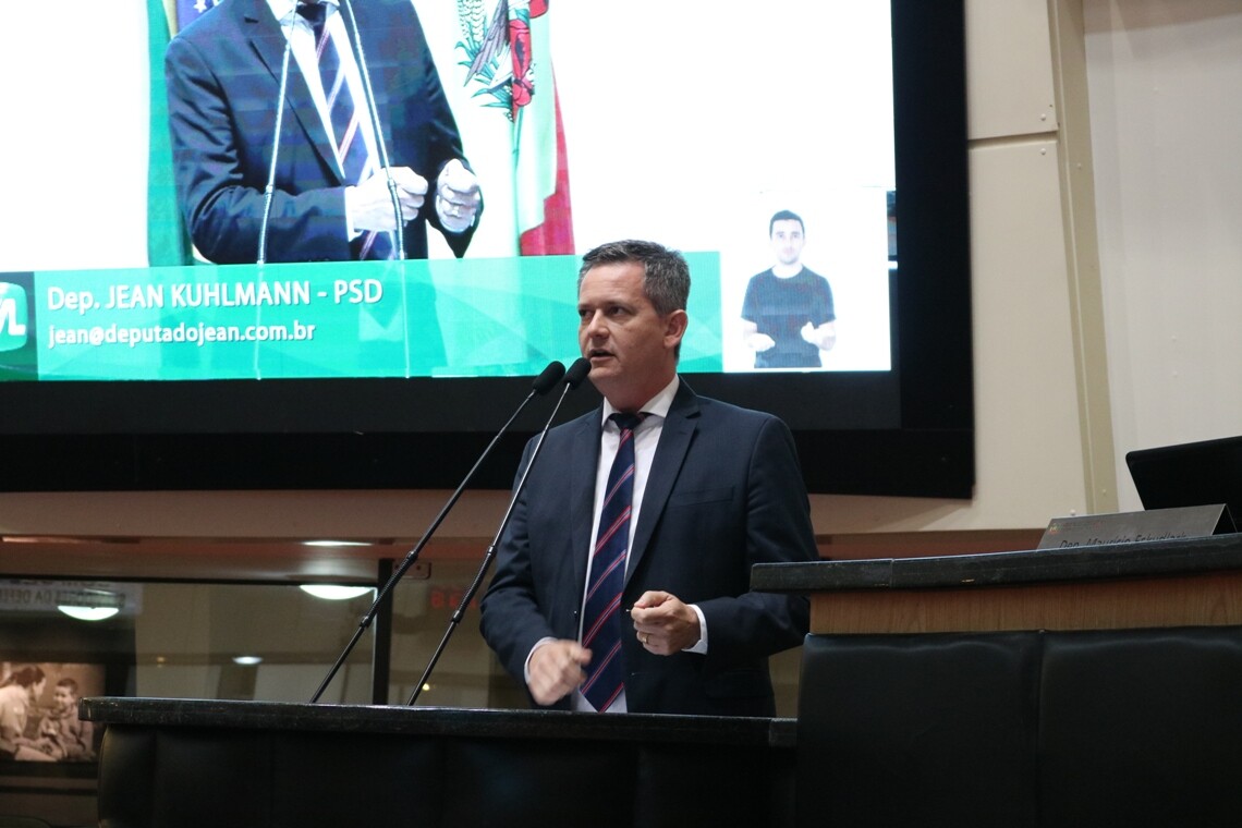 Jean lamenta situação enfrentada por prefeituras e Apaes com taxa do Deter