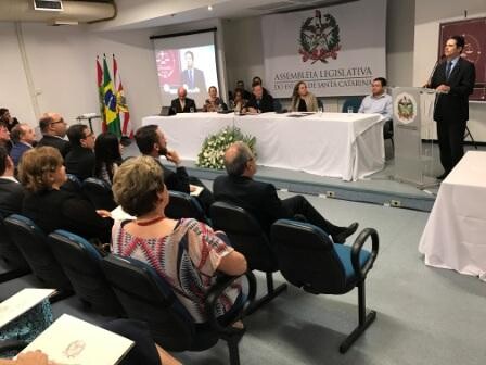Parlamento celebra os 50 anos do curso de Direito da Furb de Blumenau