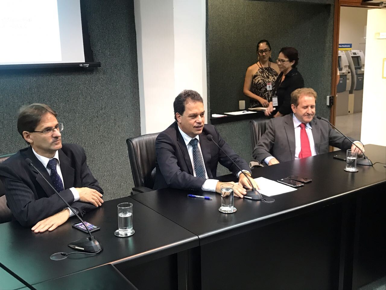 Deputado Rodrigo Minotto na reunião de instalação da Comissão do Mercosul