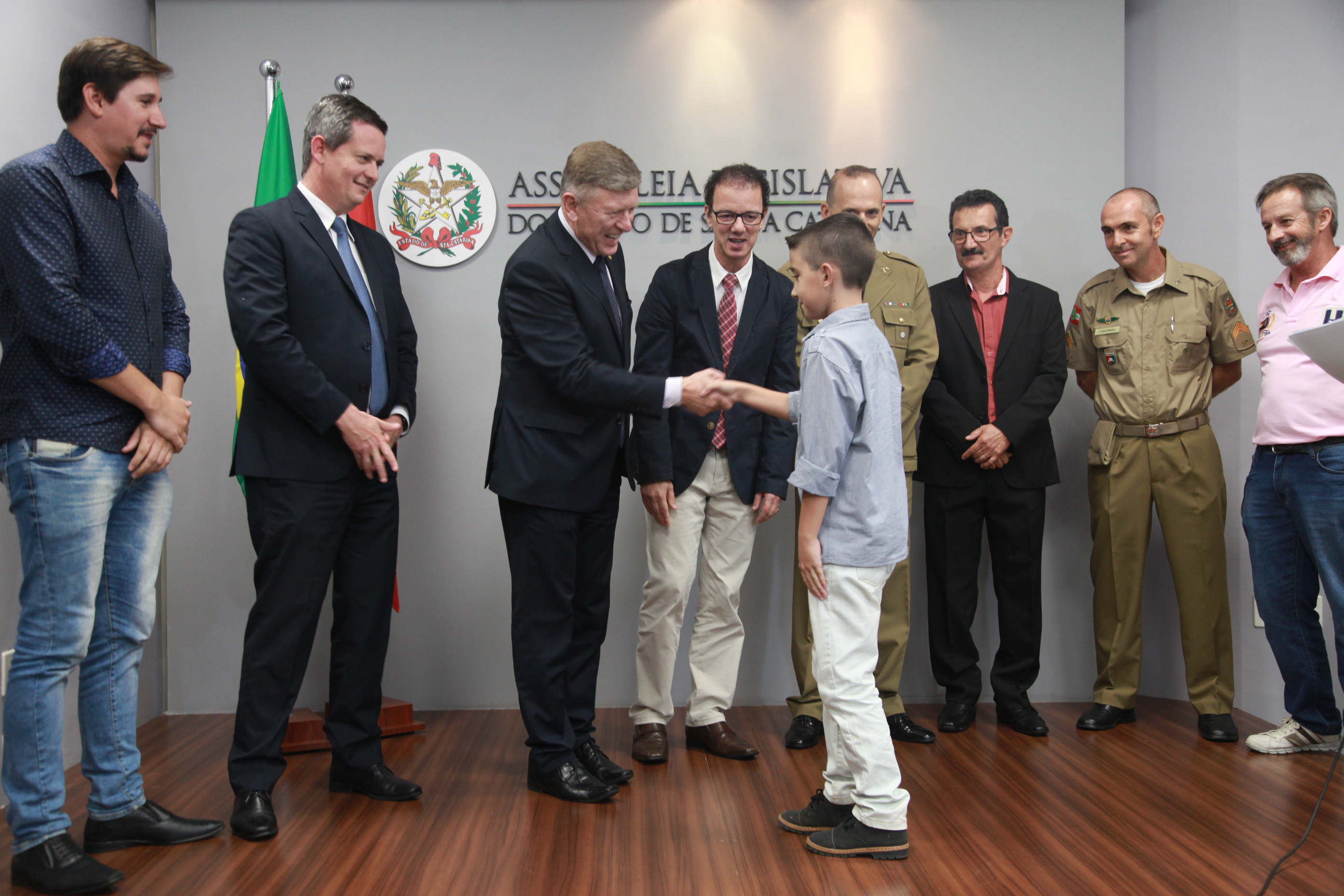 Policiais Militares são Homenageados por Ato de Bravura ao Salvar a Vida do Menino Pedro em 2008.