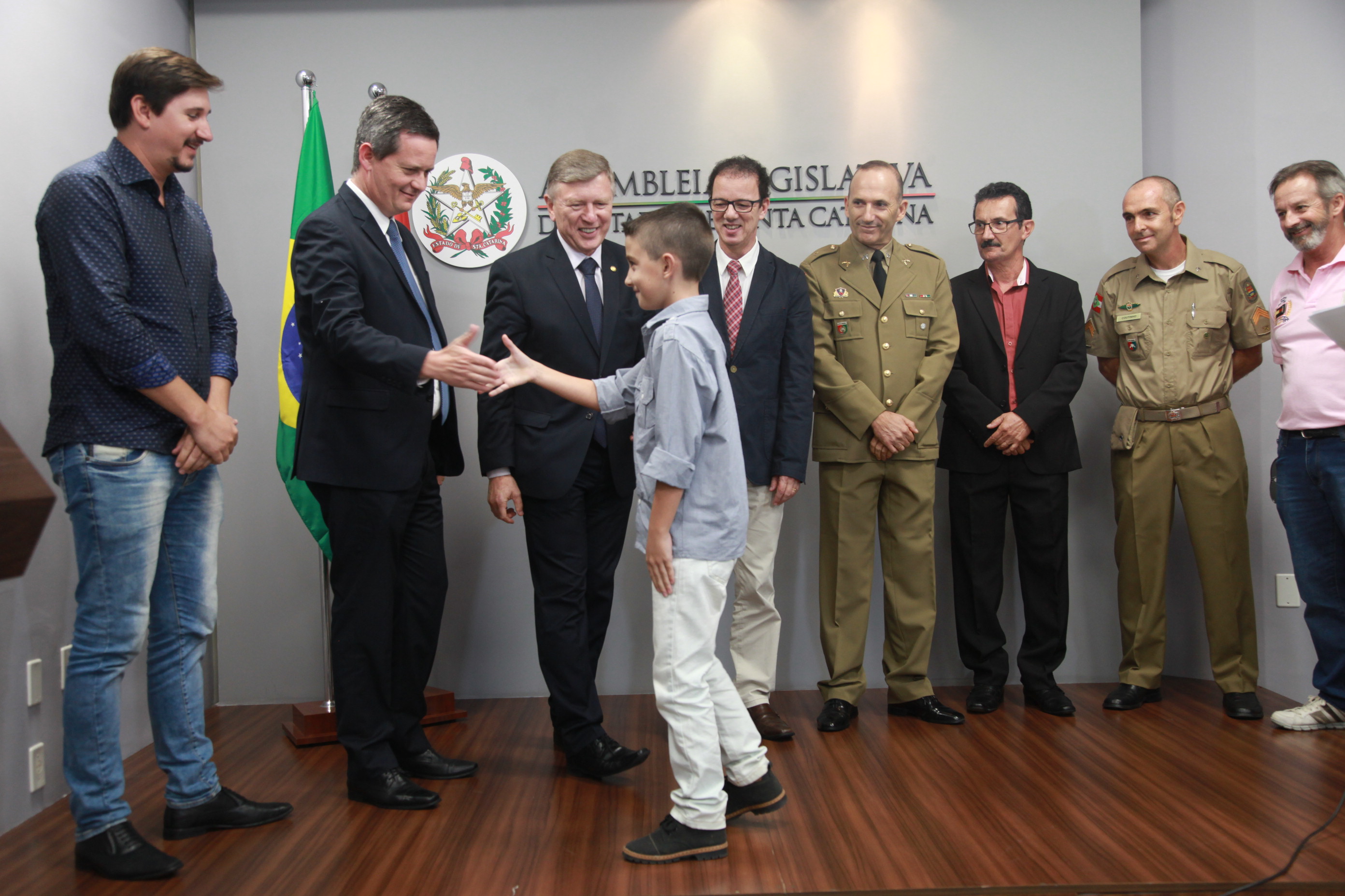 Policiais Militares são Homenageados por Ato de Bravura ao Salvar a Vida do Menino Pedro em 2008.