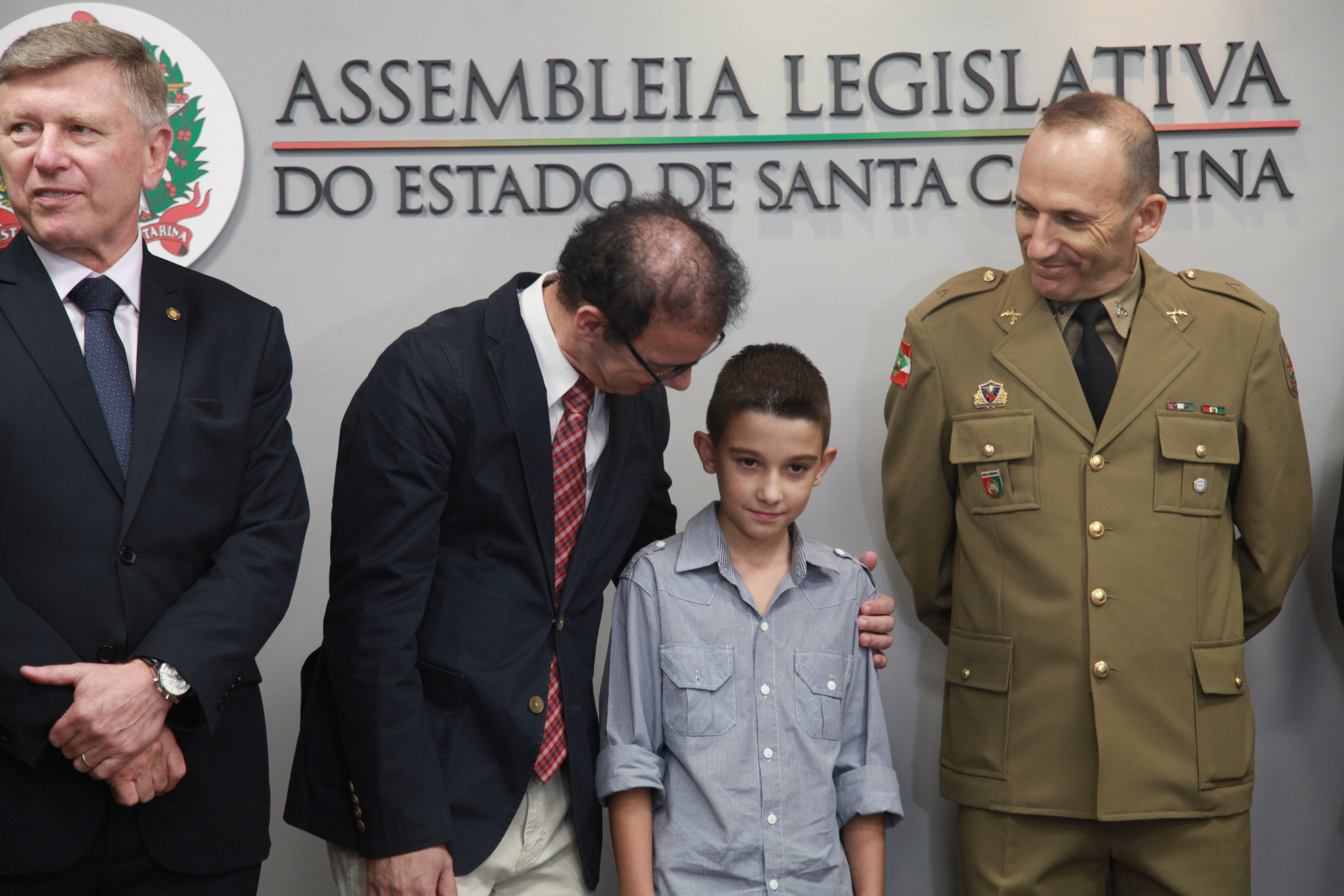 Policiais Militares são Homenageados por Ato de Bravura ao Salvar a Vida do Menino Pedro em 2008.
