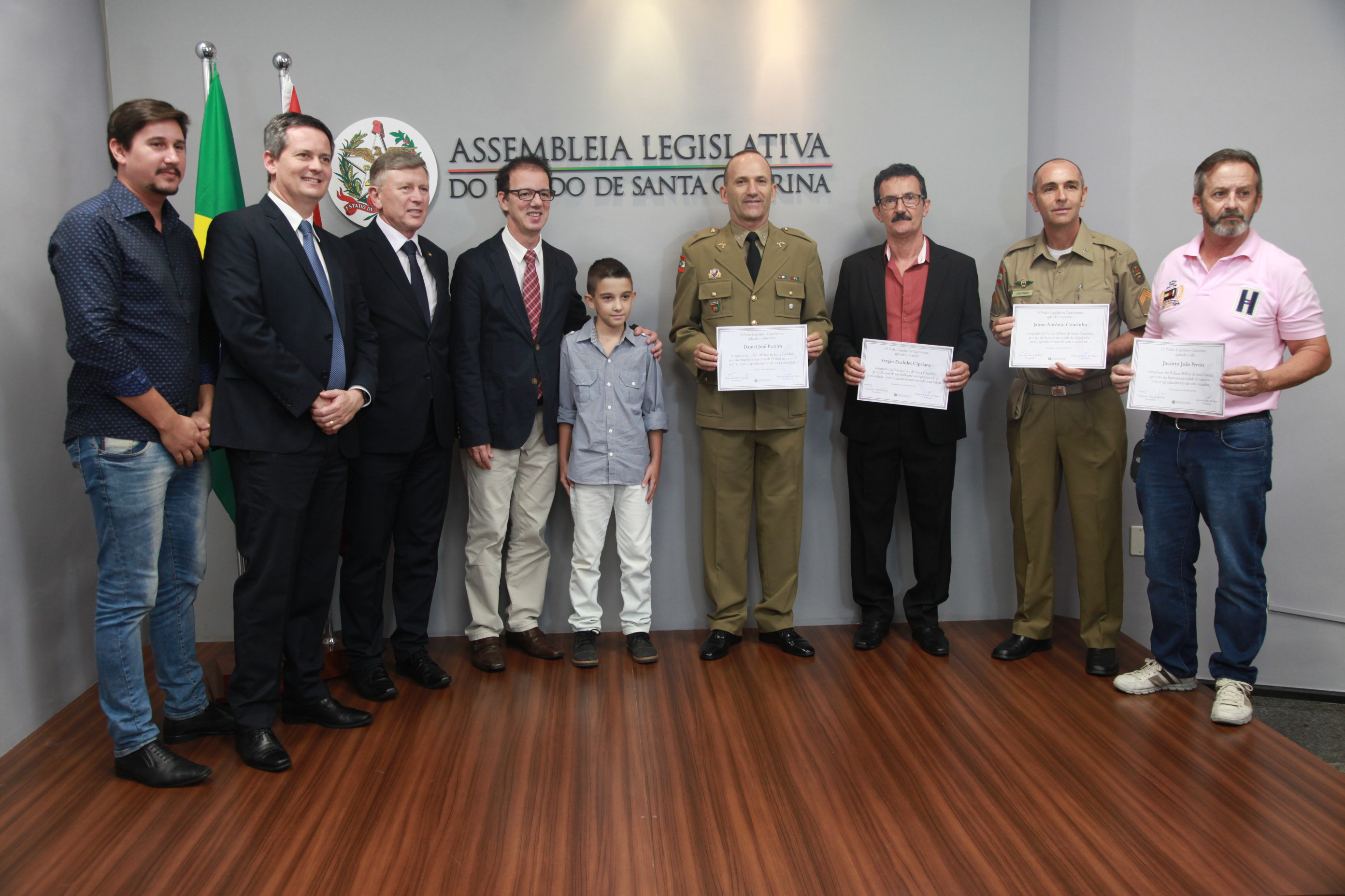 Policiais Militares são Homenageados por Ato de Bravura ao Salvar a Vida do Menino Pedro em 2008