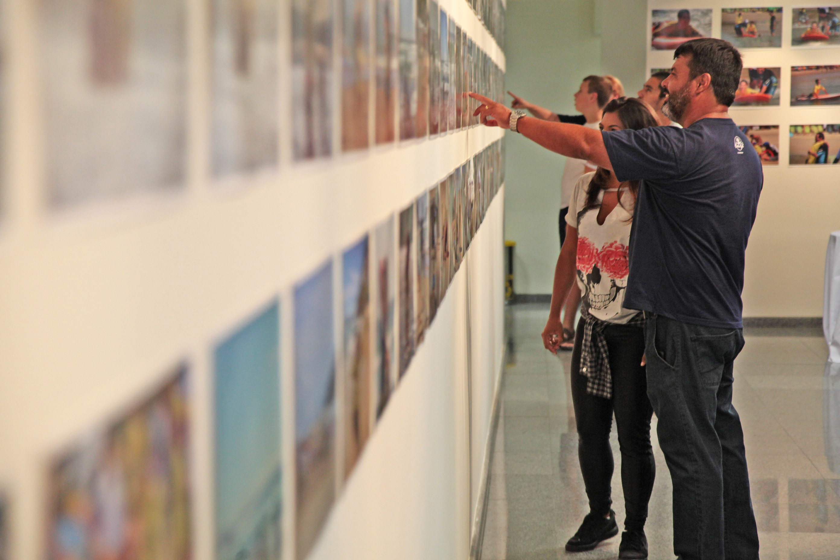 Exposição Família Mais Feliz - Uma onda de amor no autismo´.