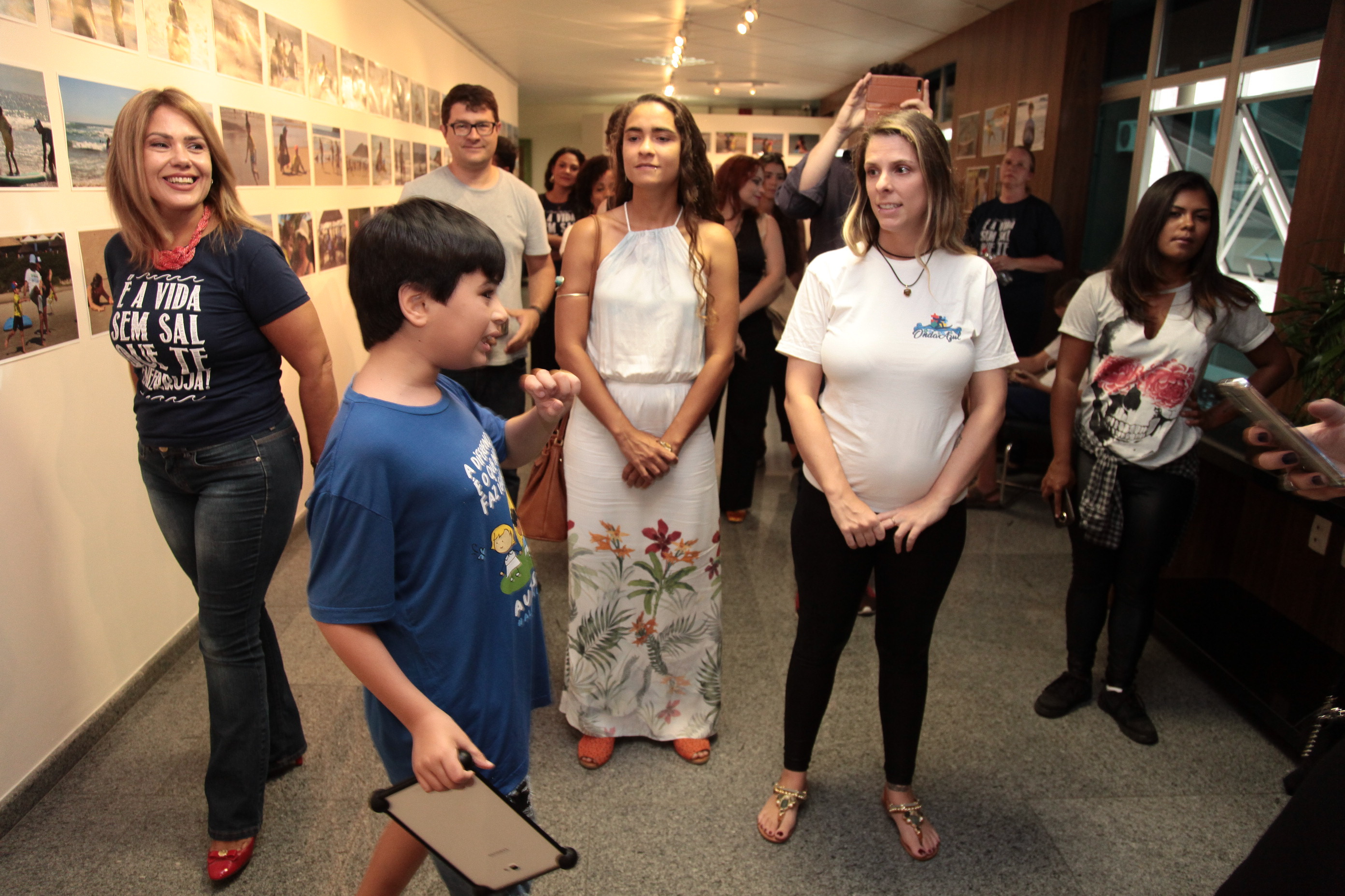 Exposição Família Mais Feliz - Uma onda de amor no autismo´.