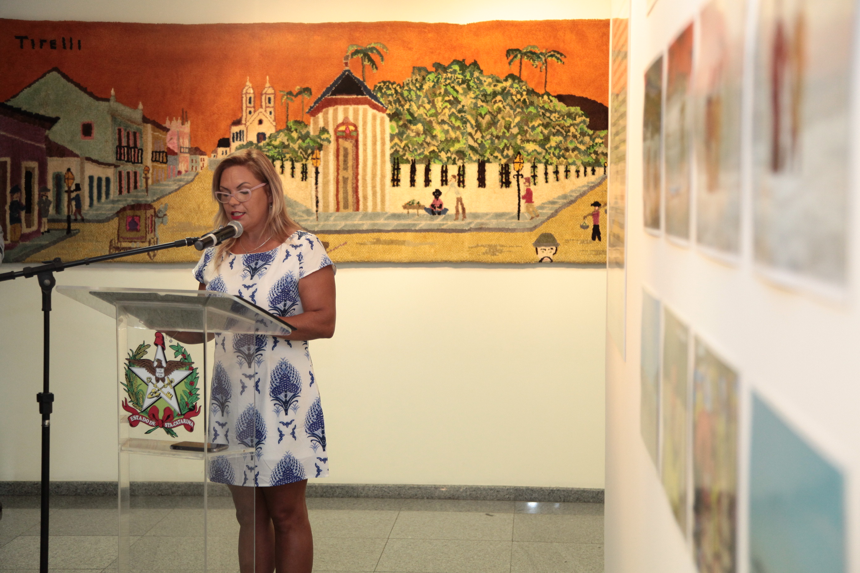 Exposição Família Mais Feliz - Uma onda de amor no autismo´.