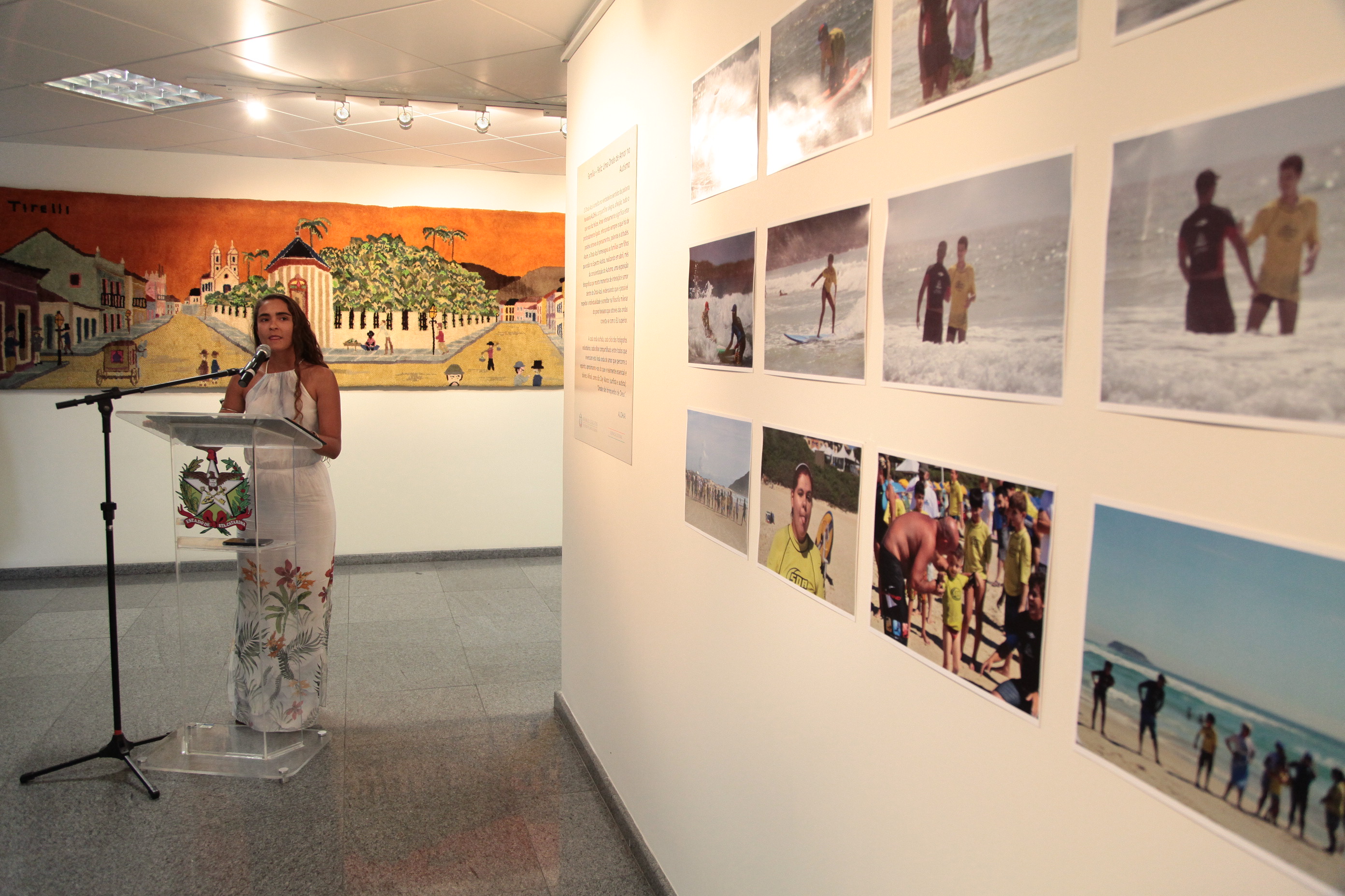 Exposição Família Mais Feliz - Uma onda de amor no autismo´.