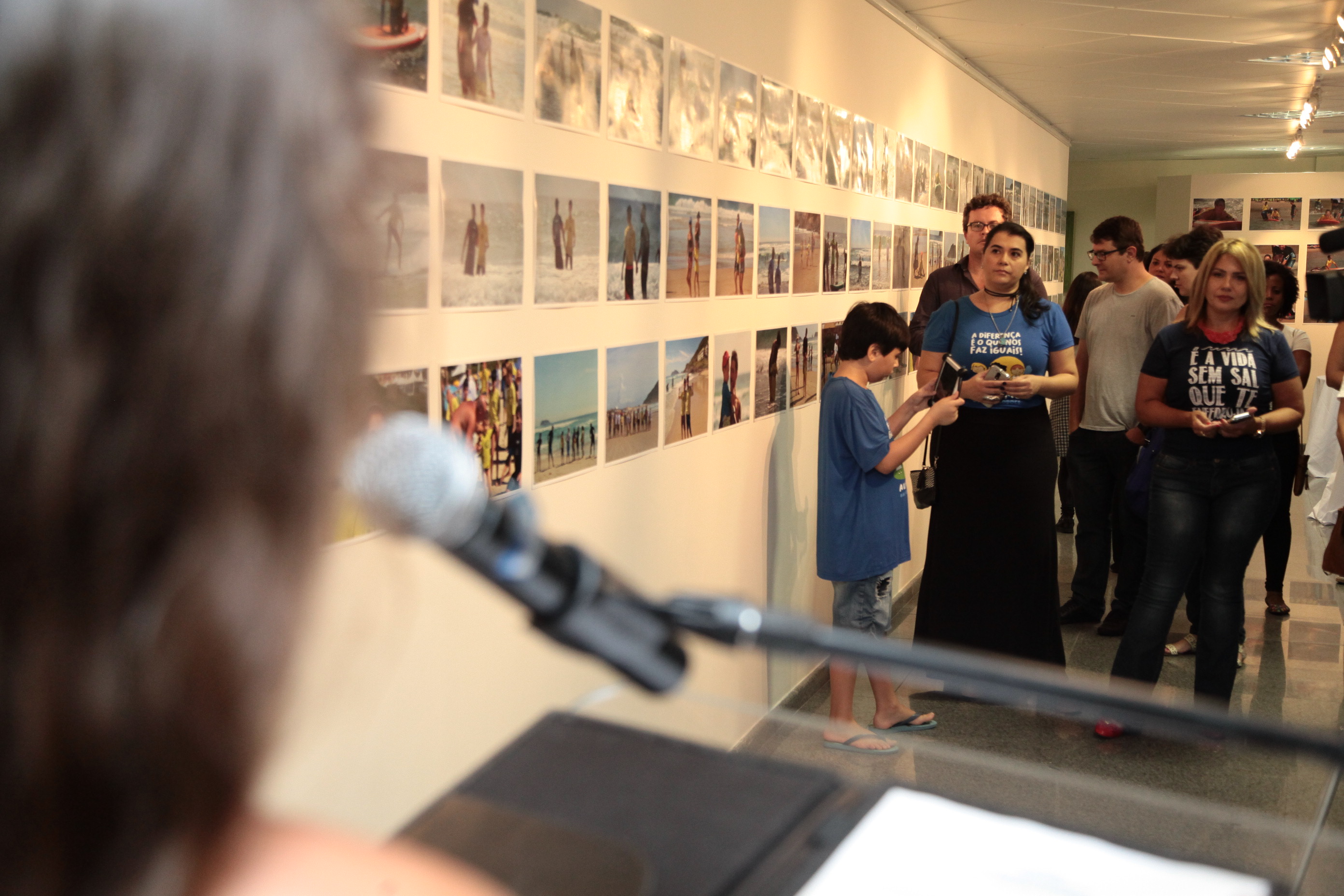 Exposição Família Mais Feliz - Uma onda de amor no autismo´.