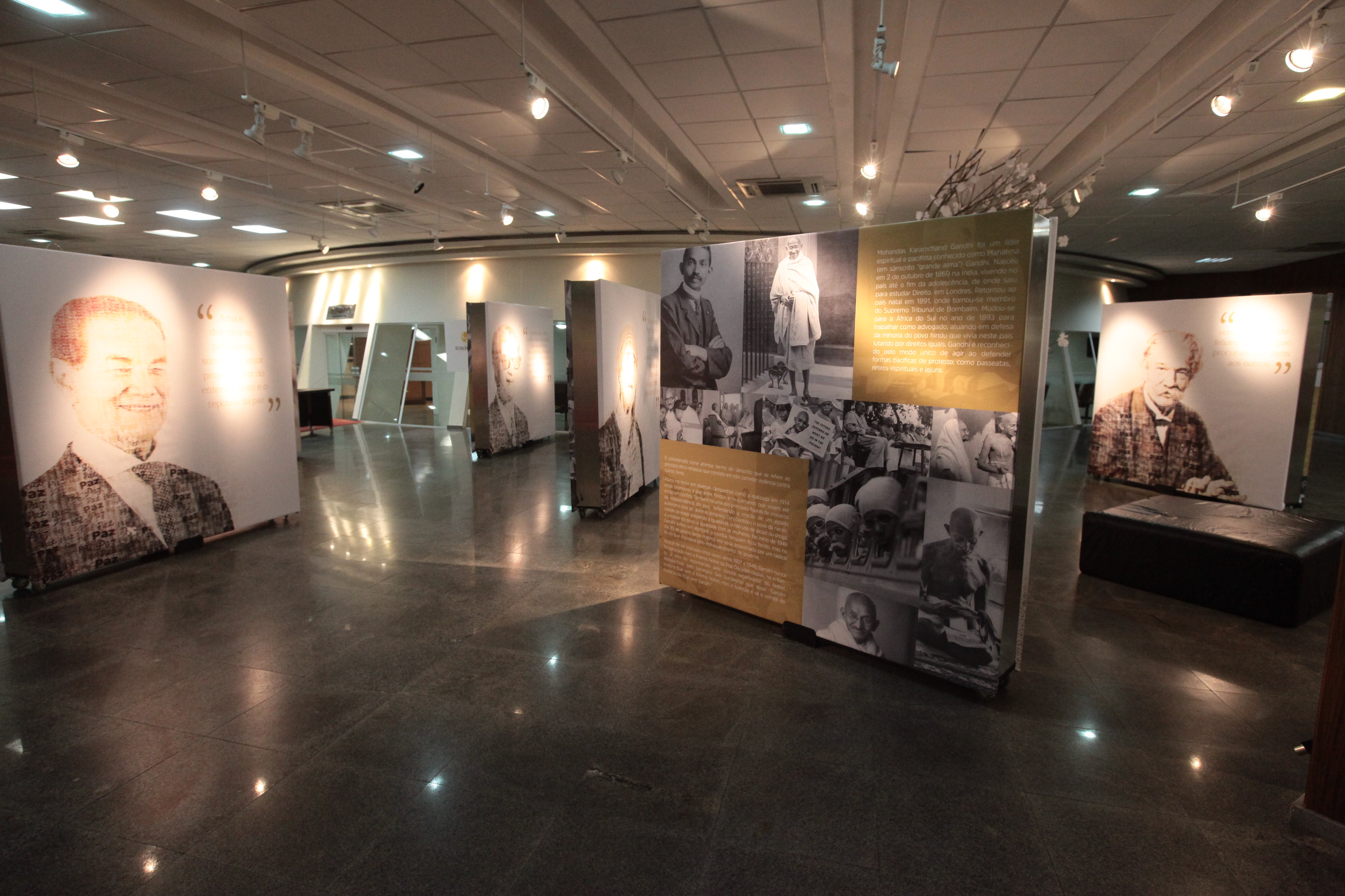 Exposição Os Pacificadores