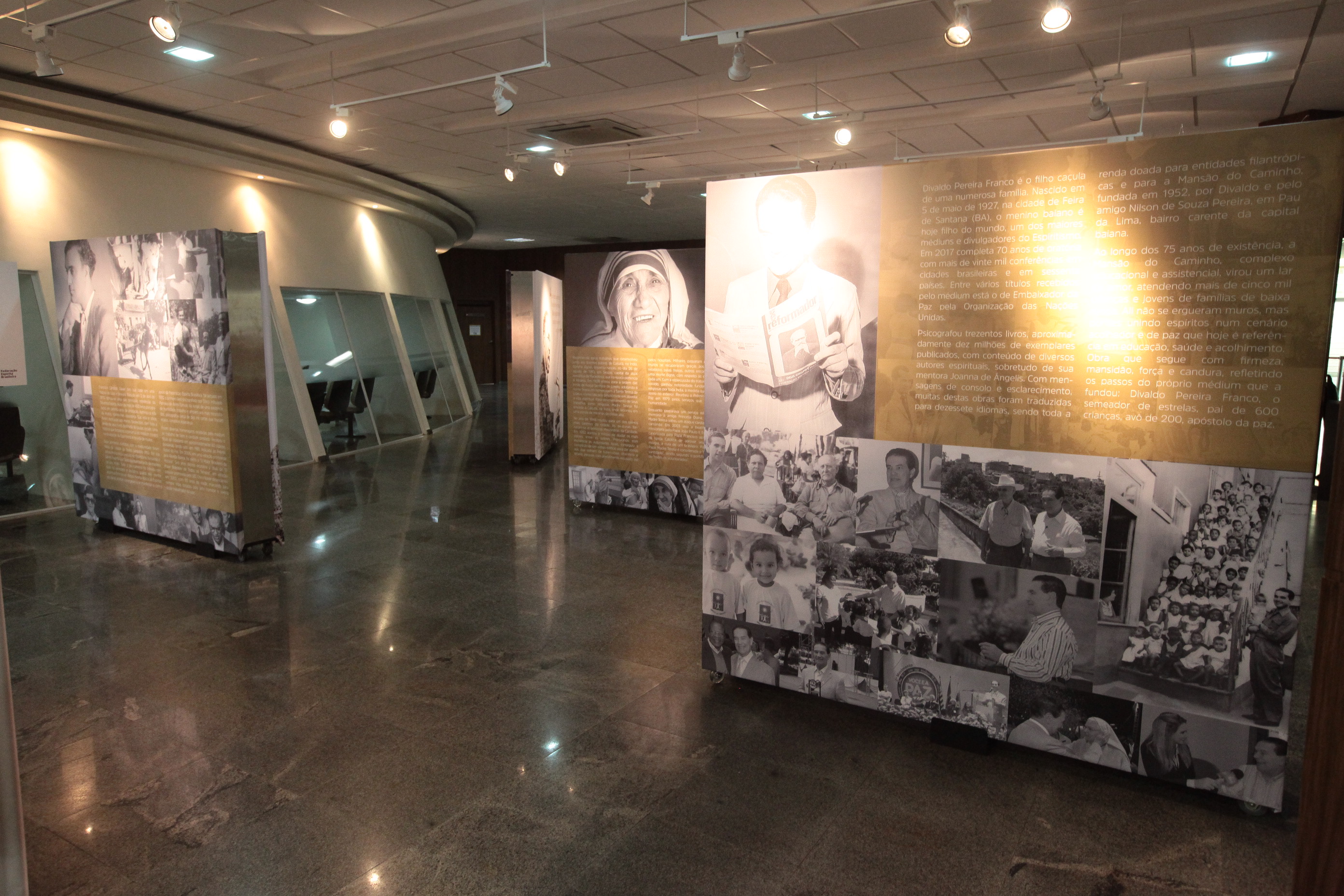 Exposição Os Pacificadores