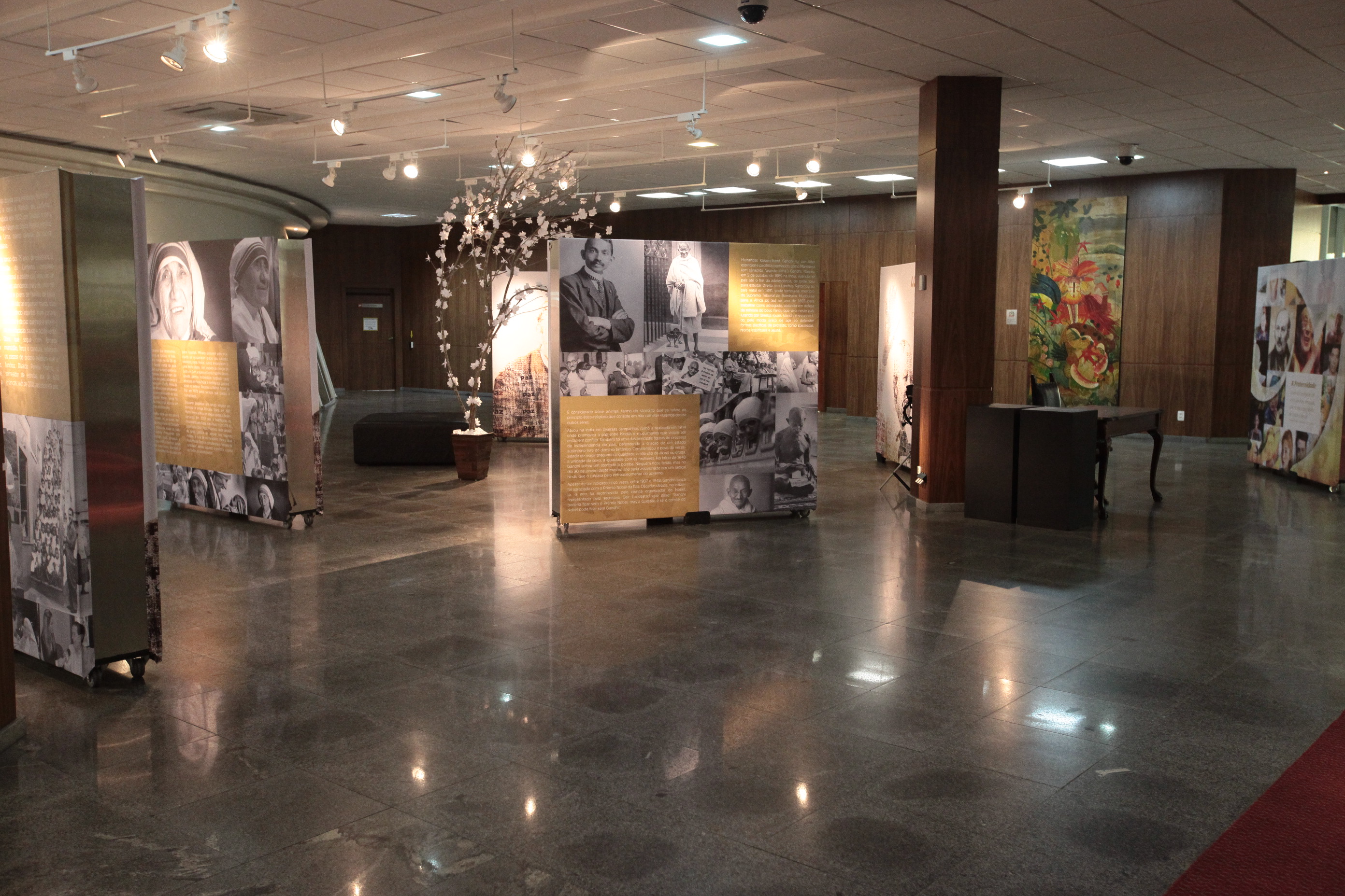 Exposição Os Pacificadores