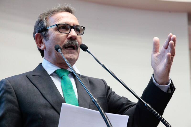 Venzon critica burocracia do SUS