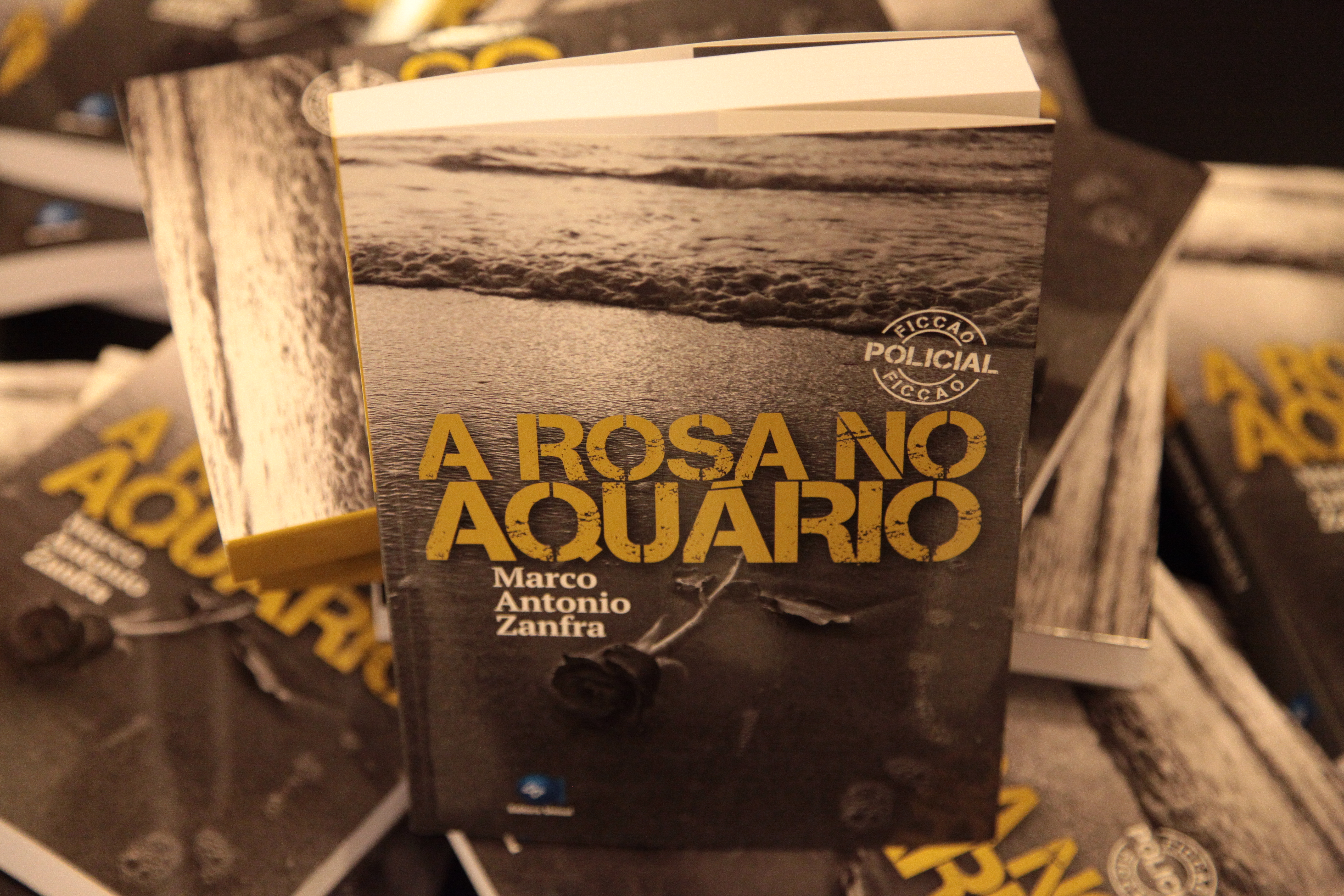 Lançamento Literário “A Rosa no Aquário” promovido pelo Artista Marco Antônio Zanfra