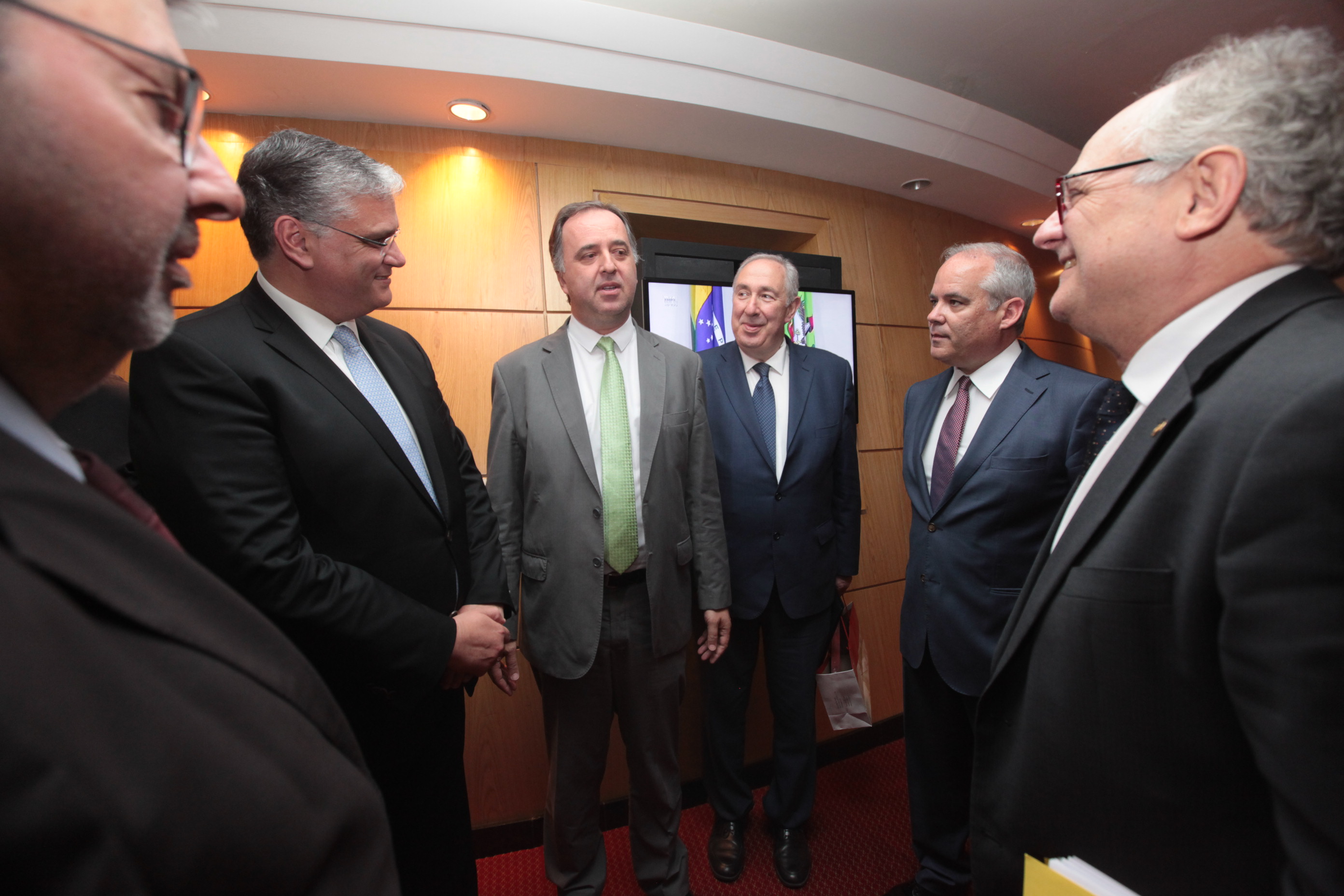 Presidente da Alesc, Deputado Aldo Schneider (MDB), Recebe Alto Escalão do Governo dos Açores. Foto: Fábio Queiroz / Agência AL