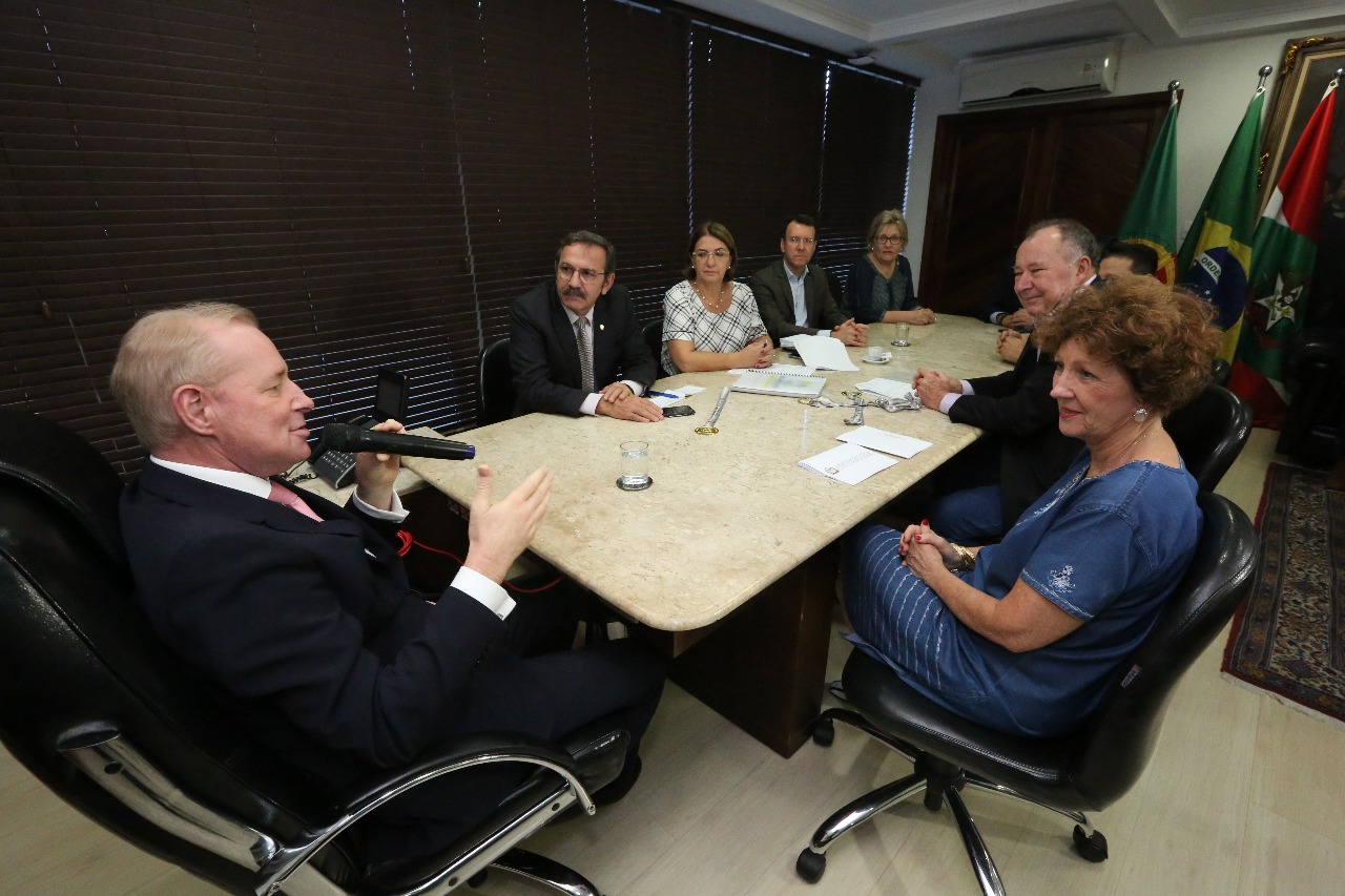 Presidente da Alesc, Deputado Aldo Schneider (MDB) Recebe Nova Diretoria da Federação das Apaes. Foto: Guto Kuerten / Agência AL