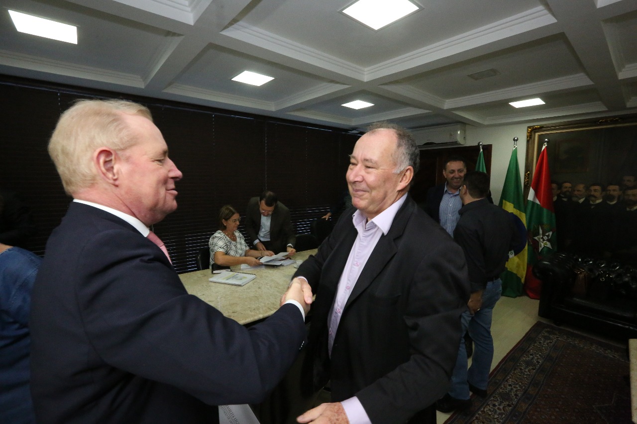 Presidente da Alesc, Deputado Aldo Schneider (MDB) Recebe Nova Diretoria da Federação das Apaes. Foto: Guto Kuerten / Agência AL