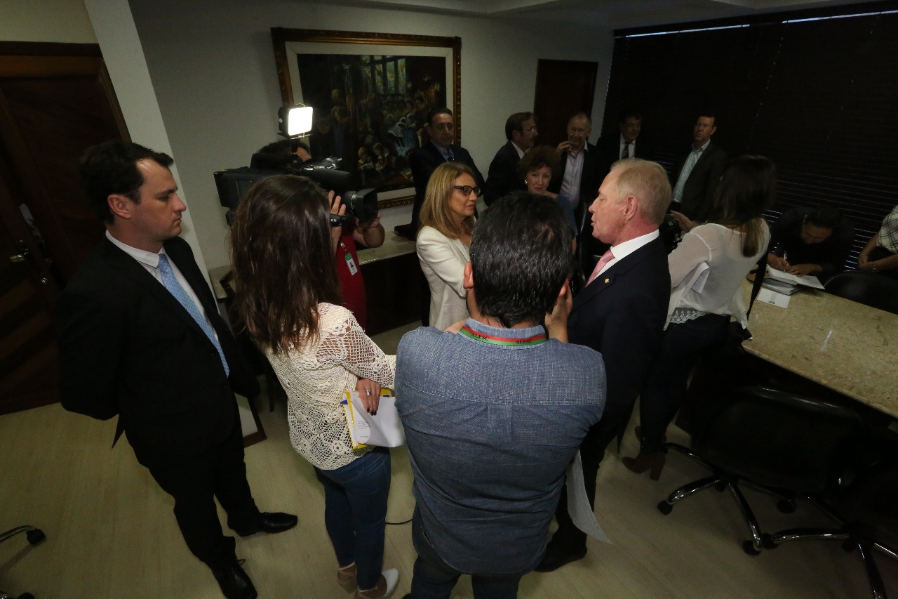 Presidente da Alesc, Deputado Aldo Schneider (MDB) Recebe Nova Diretoria da Federação das Apaes. Foto: Guto Kuerten / Agência AL