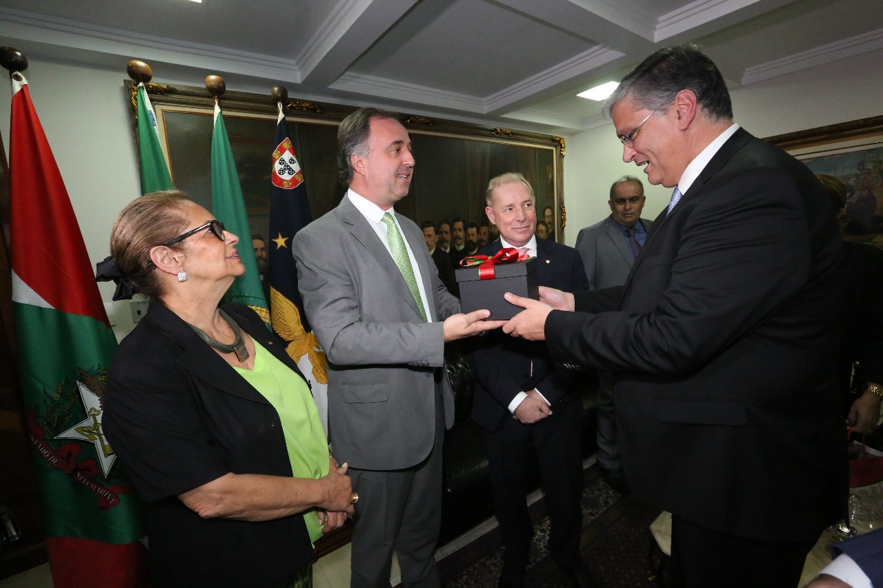Presidente da Alesc, Deputado Aldo Schneider (MDB), Recebe Alto Escalão do Governo dos Açores. Foto: Guto Kuerten / Agência AL