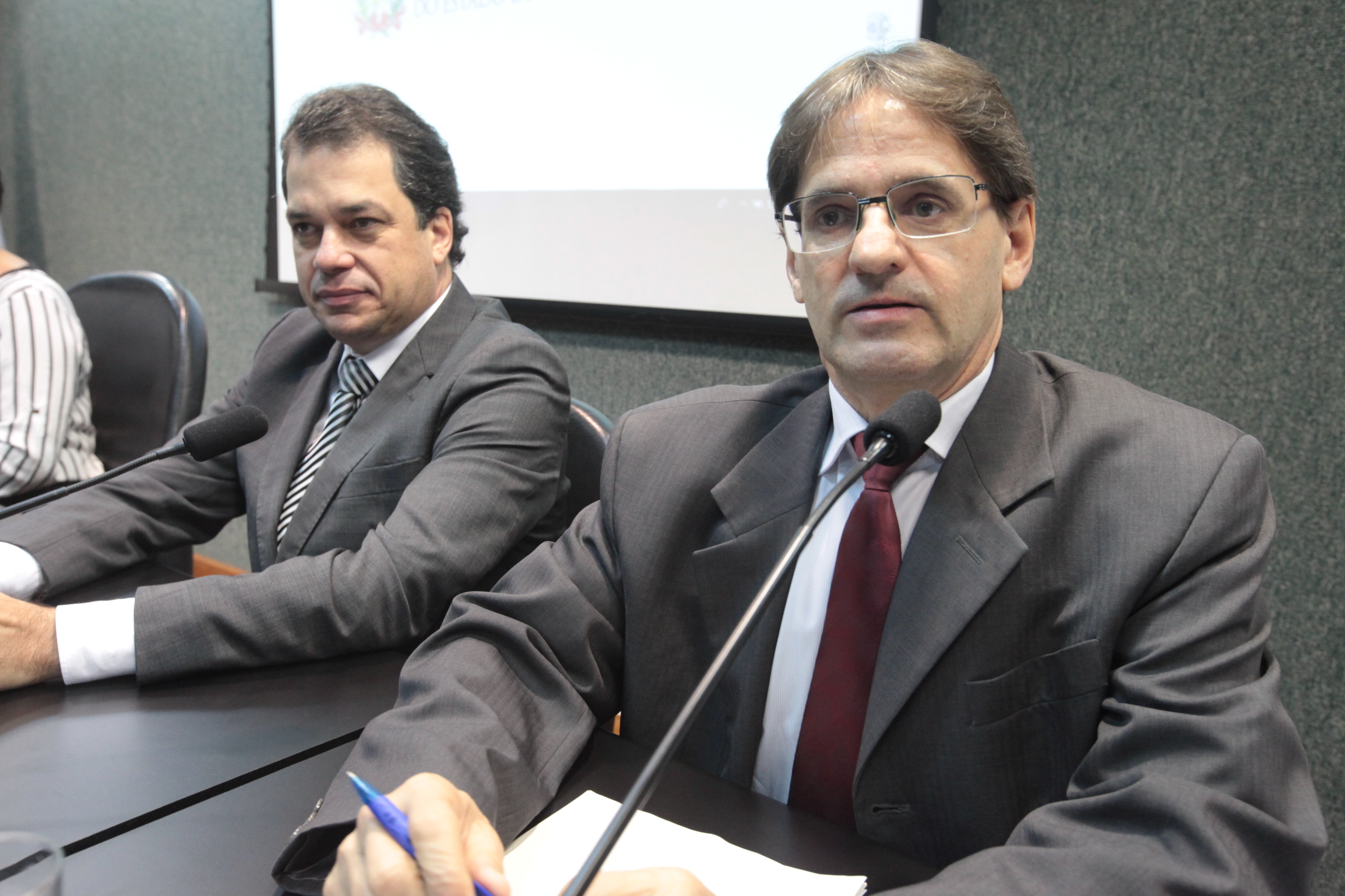 Mesa Redonda com Deputados e Palestra
