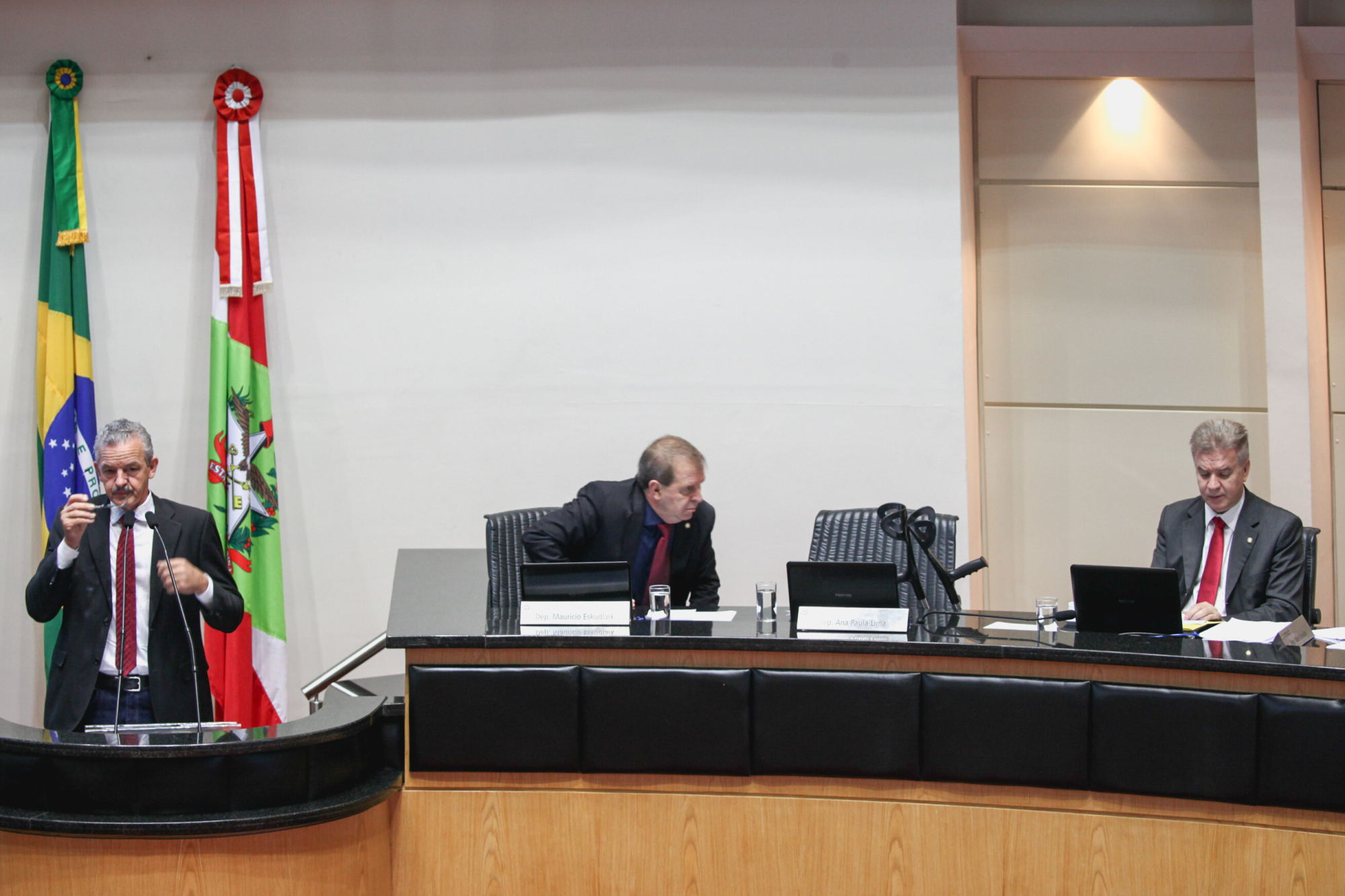 Deputados se pronunciam sobre situação financeira do estado