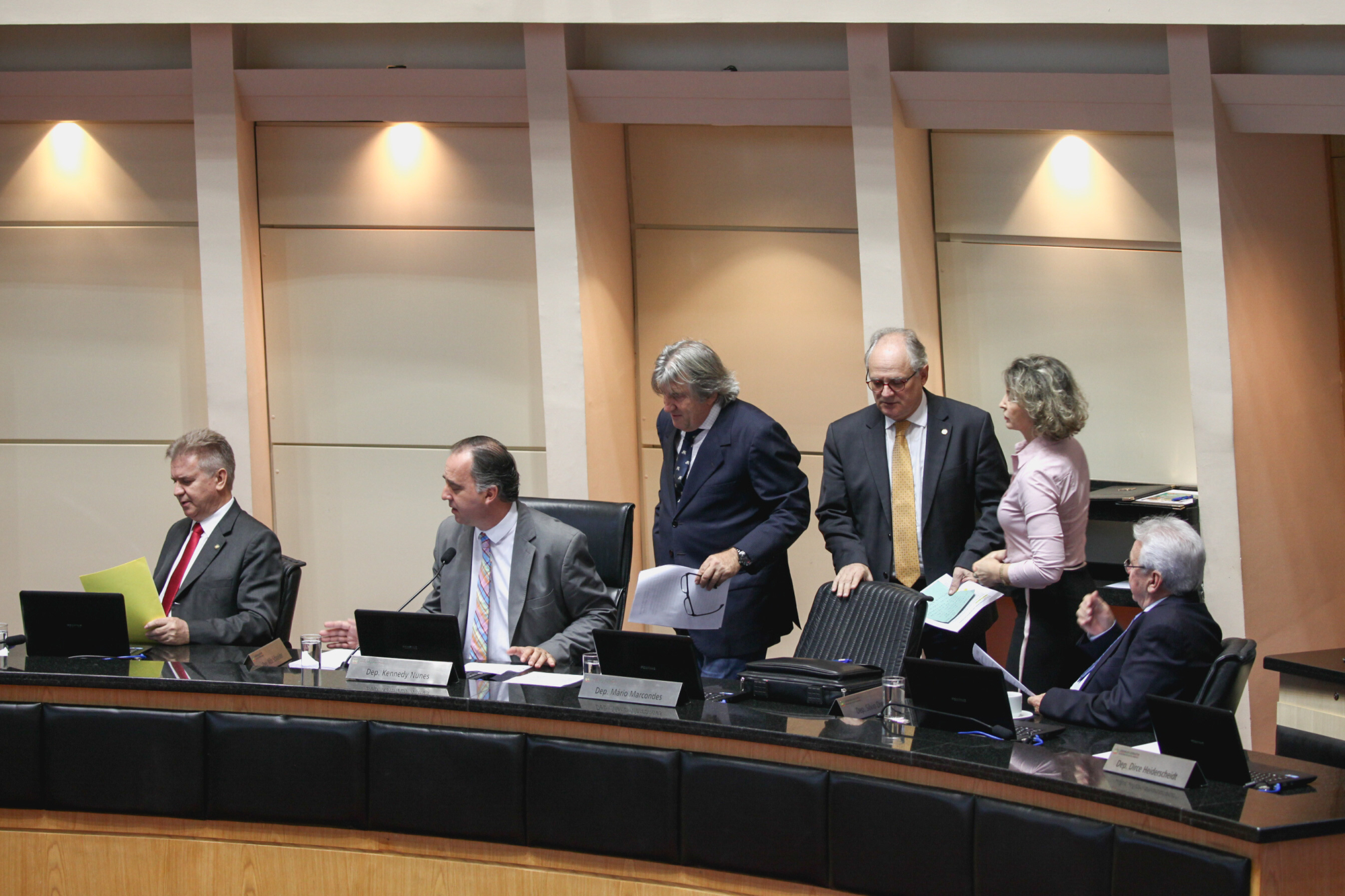 Pronunciamentos dos deputados na sessão desta quinta-feira (19)