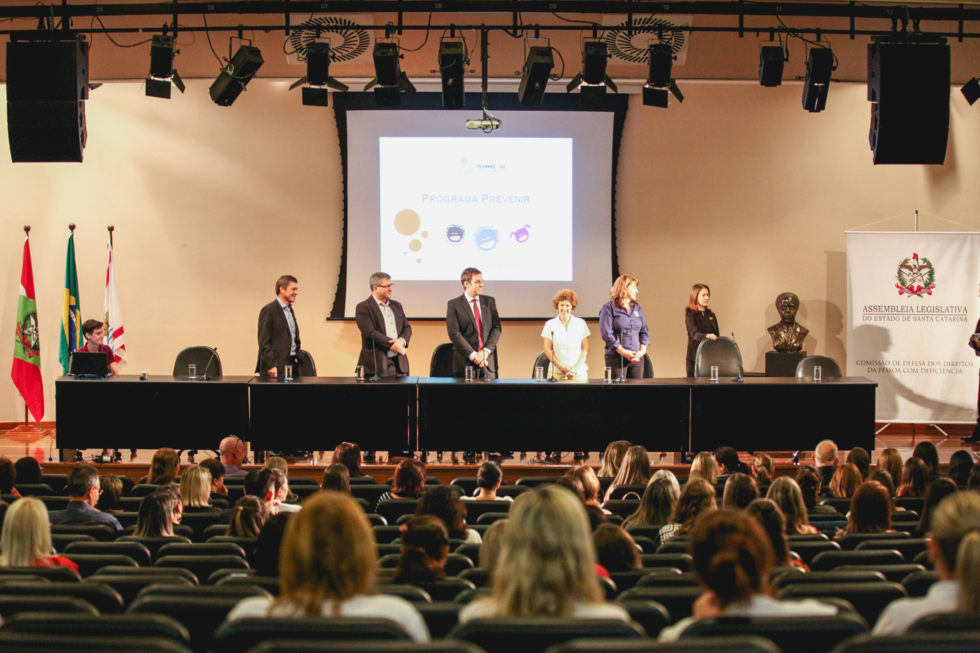 Seminário das Apaes debate prevenção de deficiências