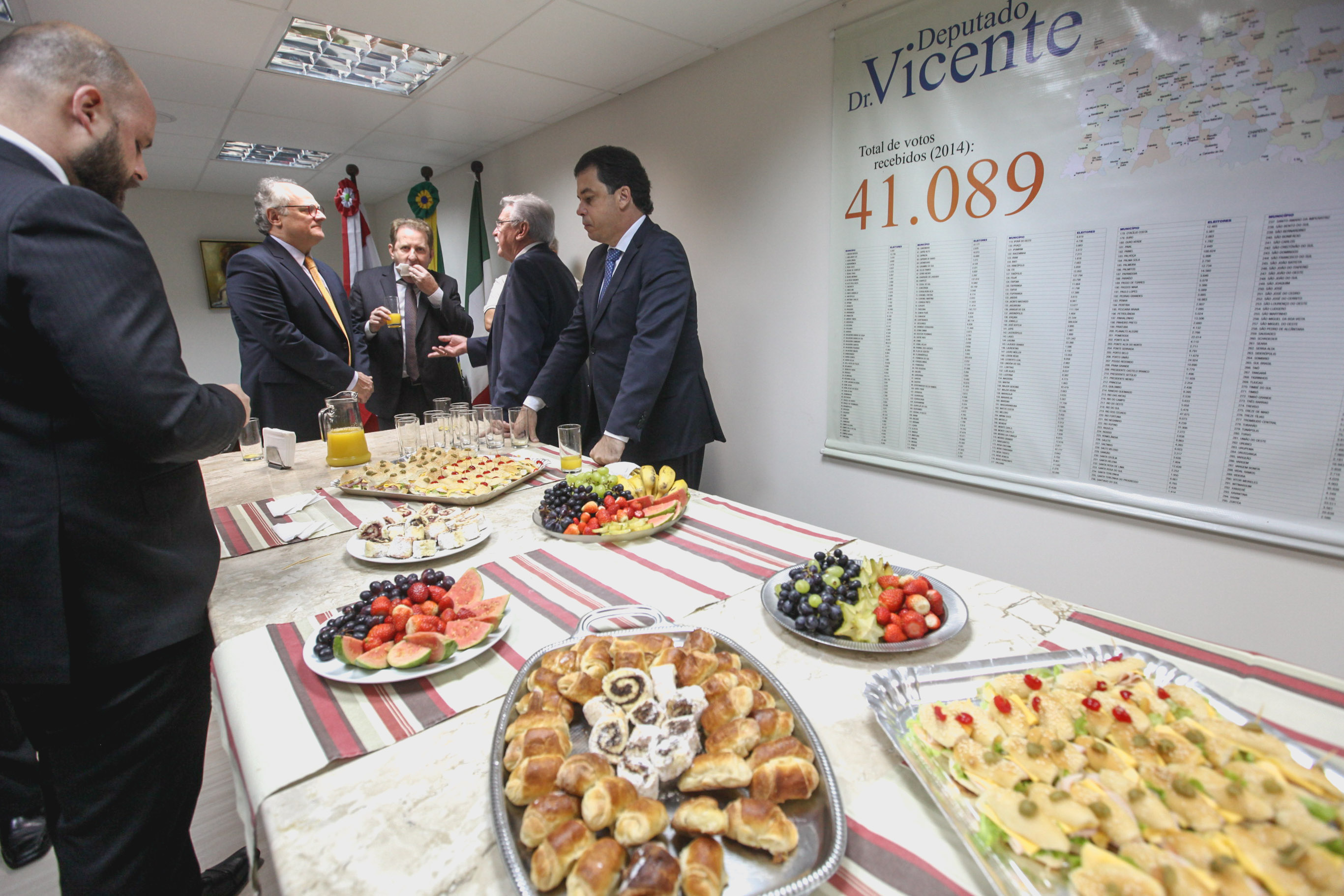 Reunião estratégica para implantação do Consulado Italiano em Santa Catarina.