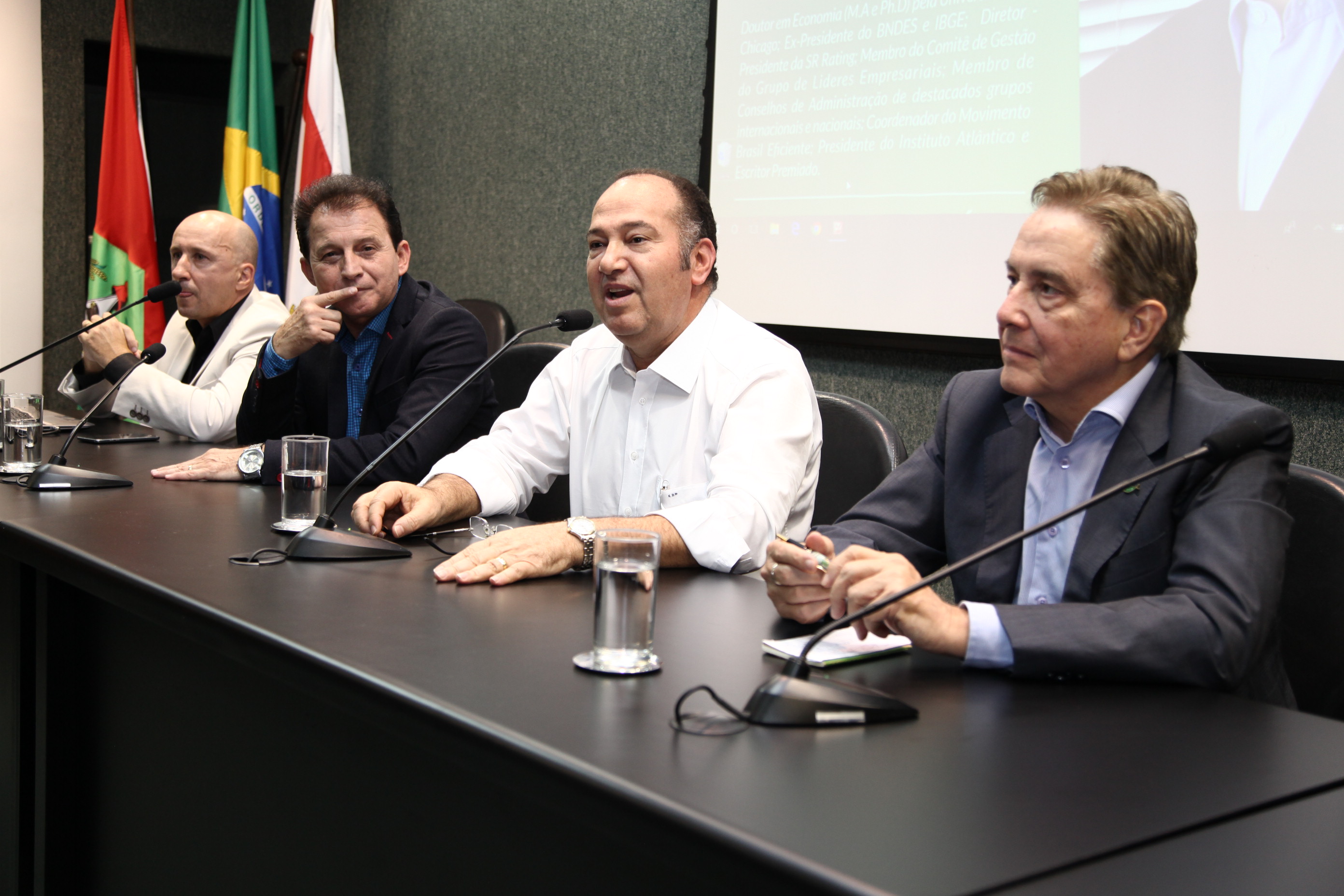 Dr. Paulo Rabello de Castro Concede Entrevista e Faz Palestra na Alesc.