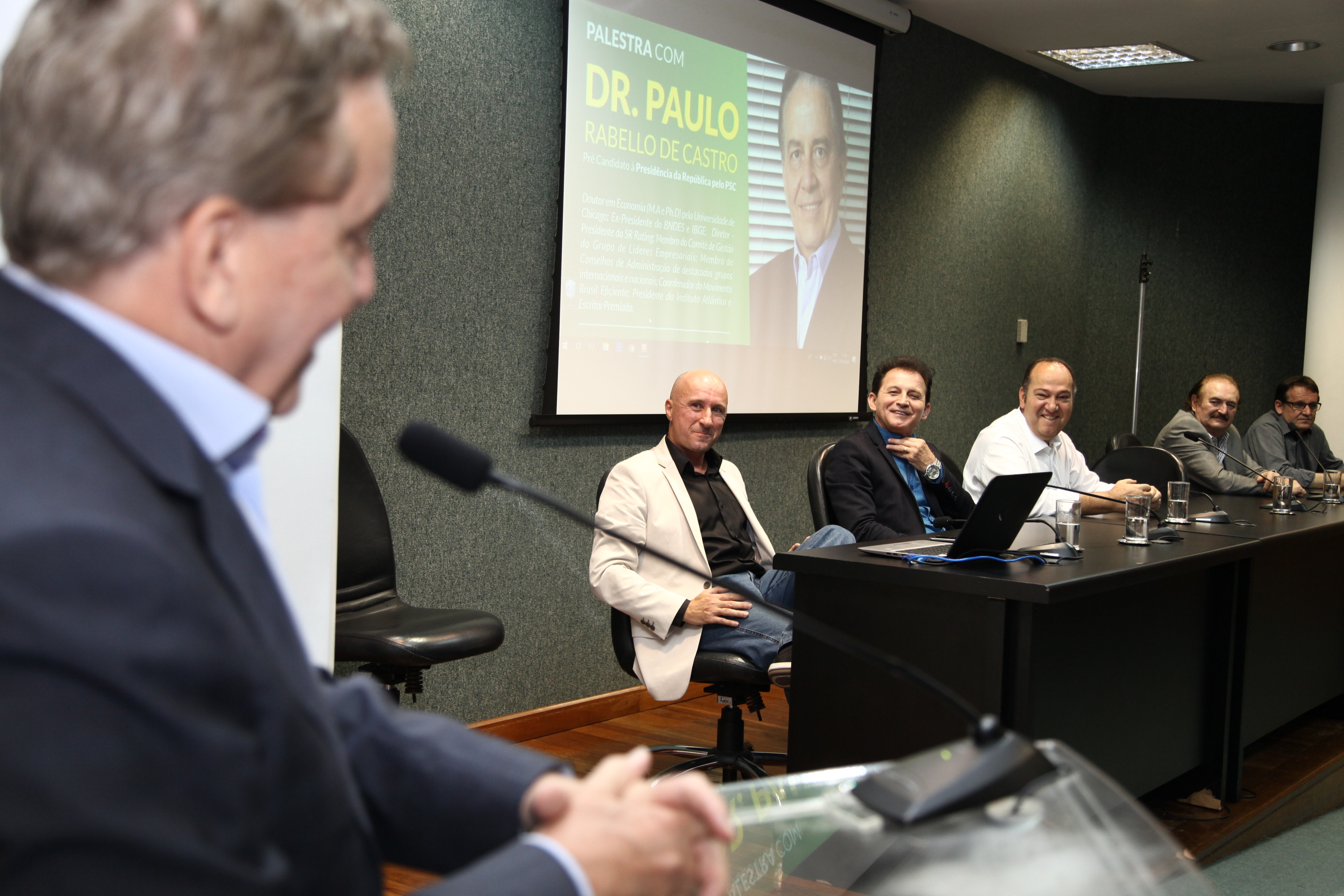 Dr. Paulo Rabello de Castro Concede Entrevista e Faz Palestra na Alesc.
