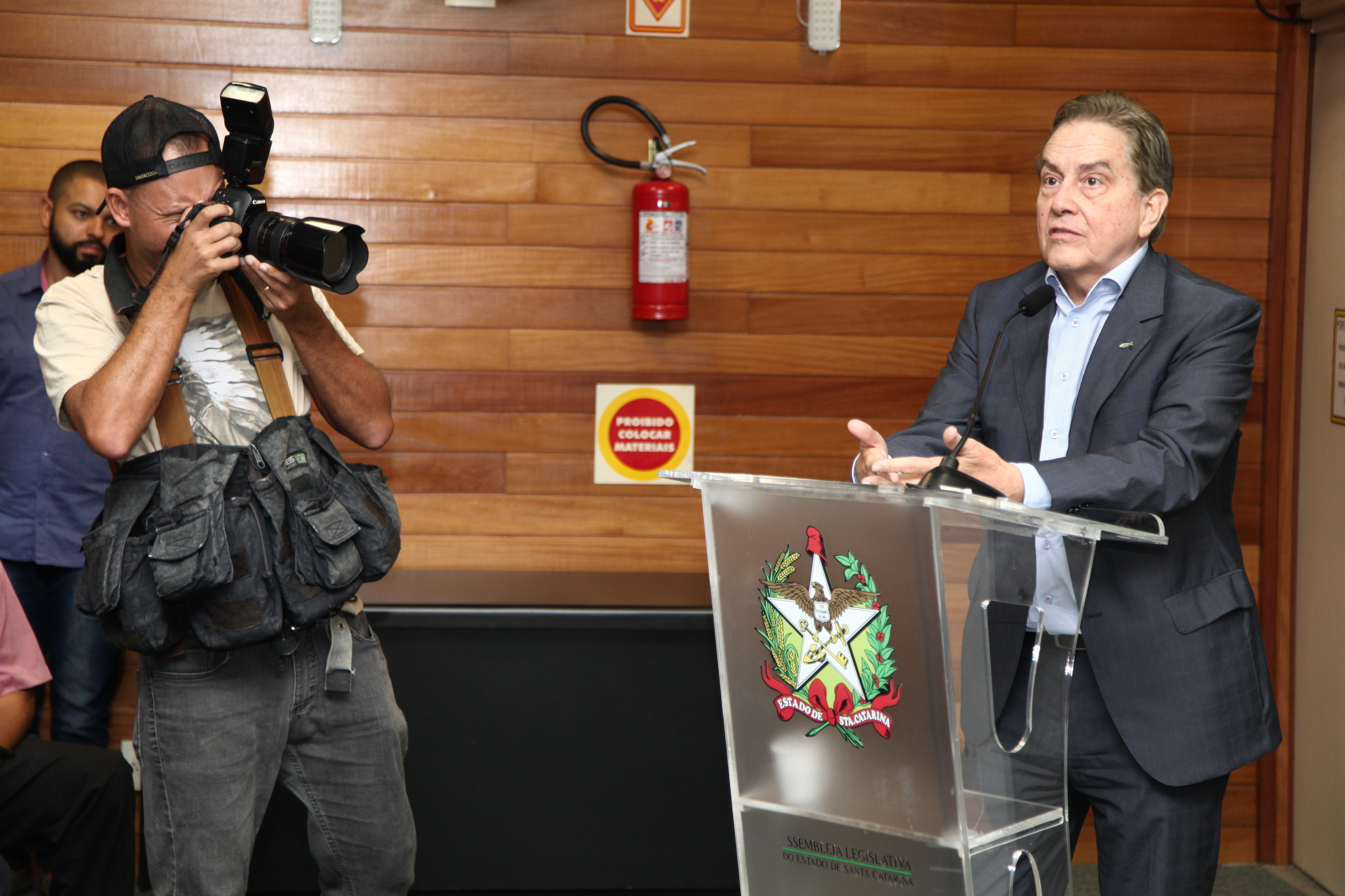 Dr. Paulo Rabello de Castro Concede Entrevista e Faz Palestra na Alesc.